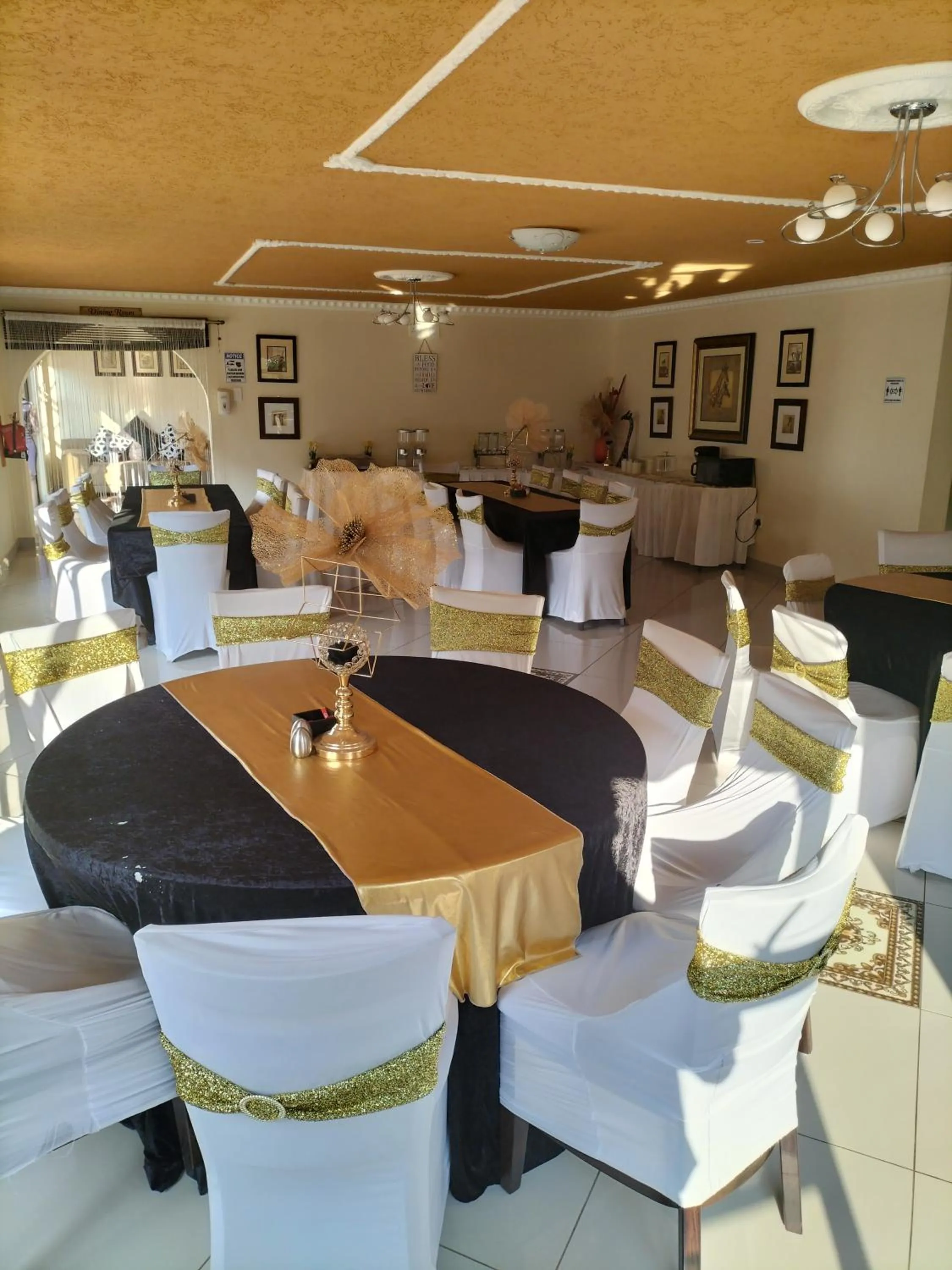 Restaurant/places to eat in Ecotel Southgate