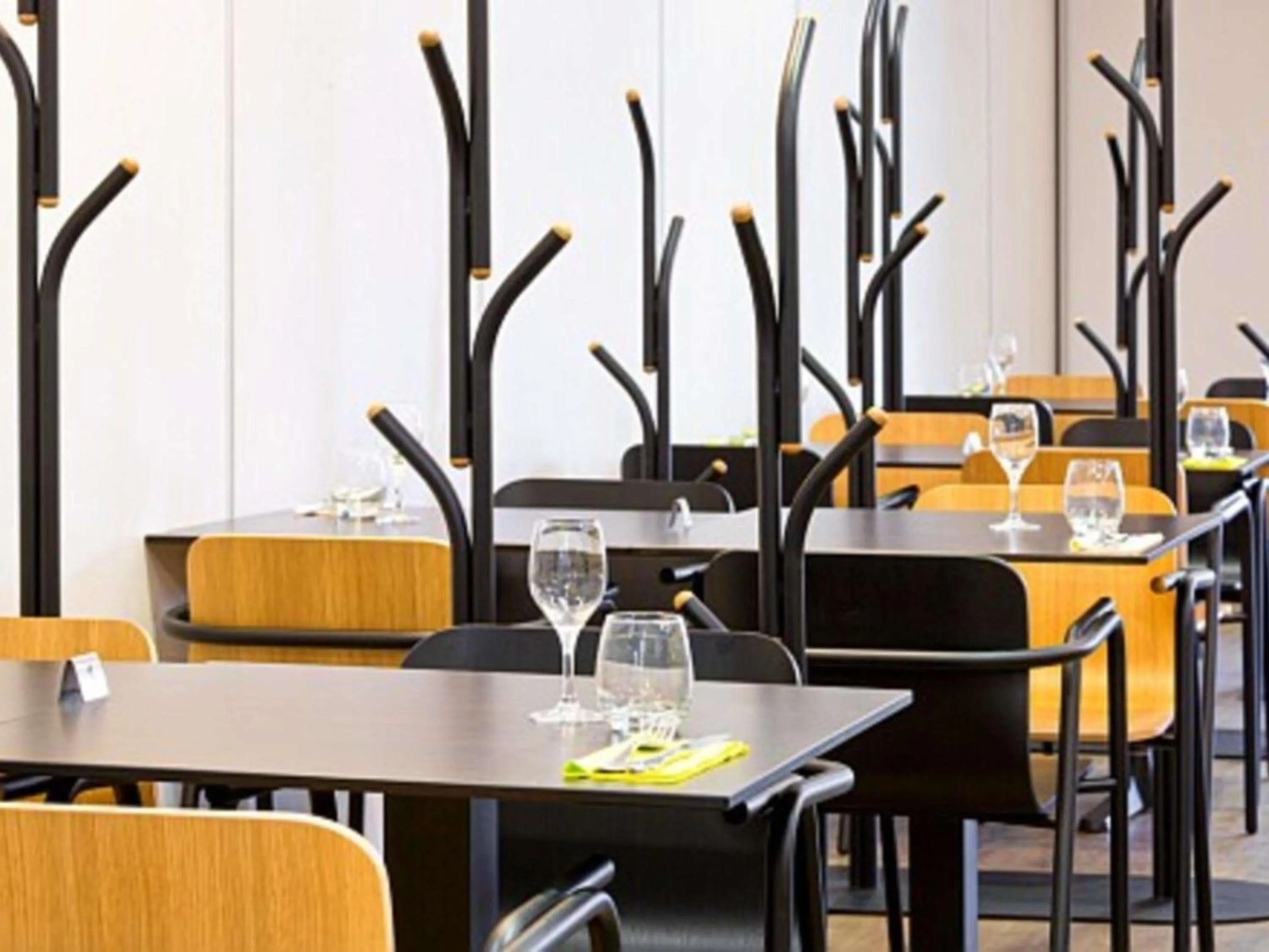 Restaurant/places to eat in Hôtel ibis Styles Montargis Arboria