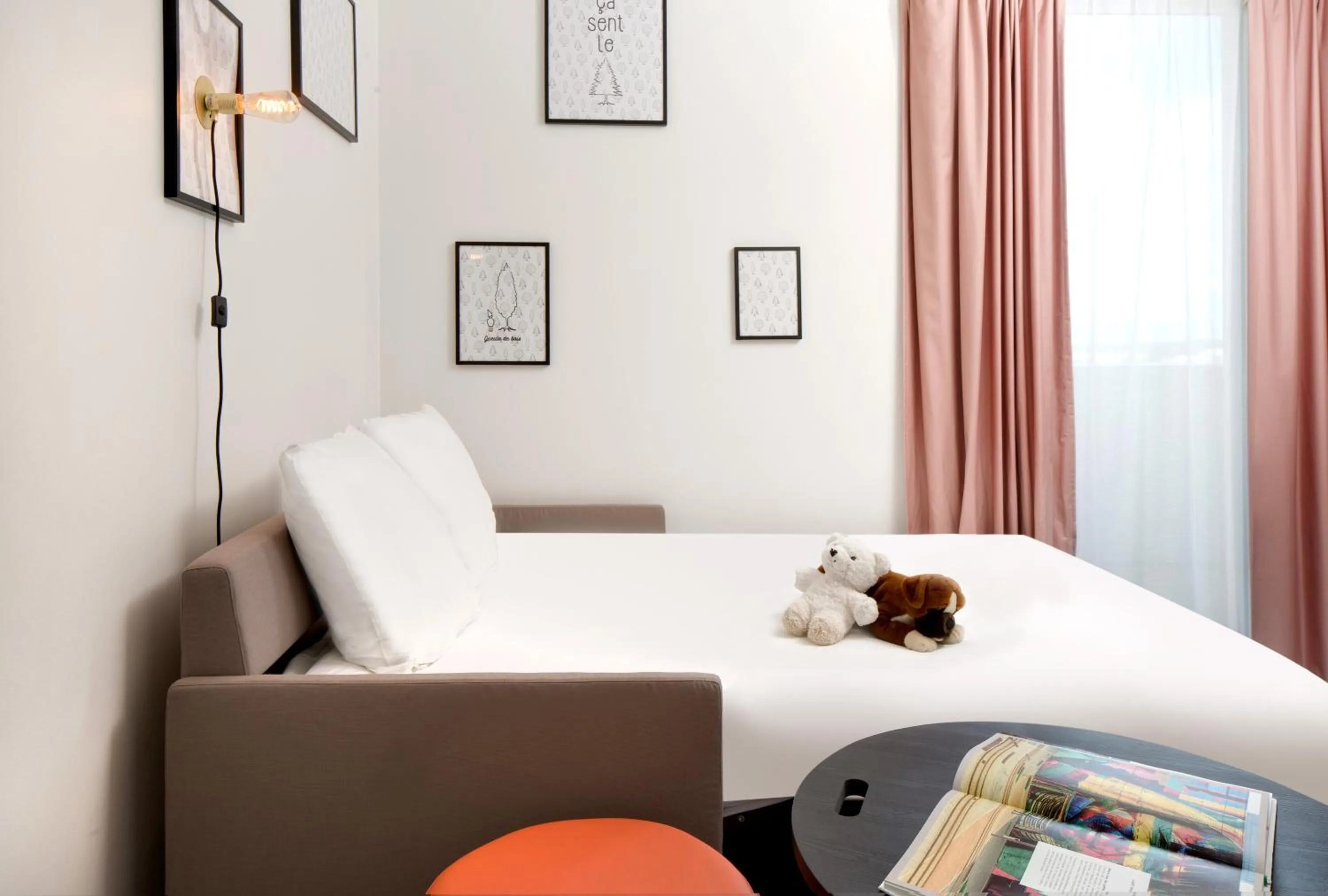 Staff, Bed in Hôtel ibis Styles Montargis Arboria