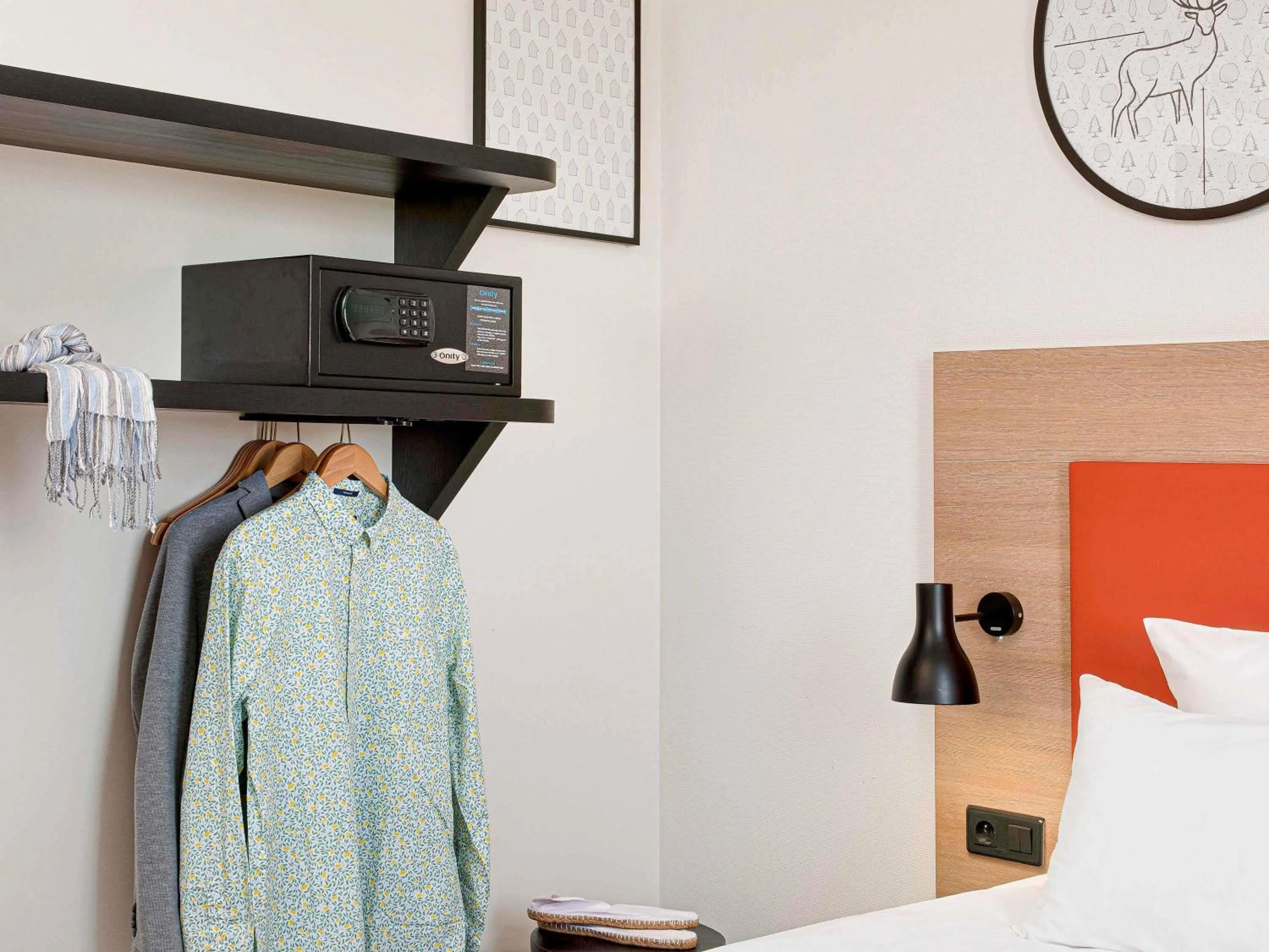 Bedroom, Bed in Hôtel ibis Styles Montargis Arboria