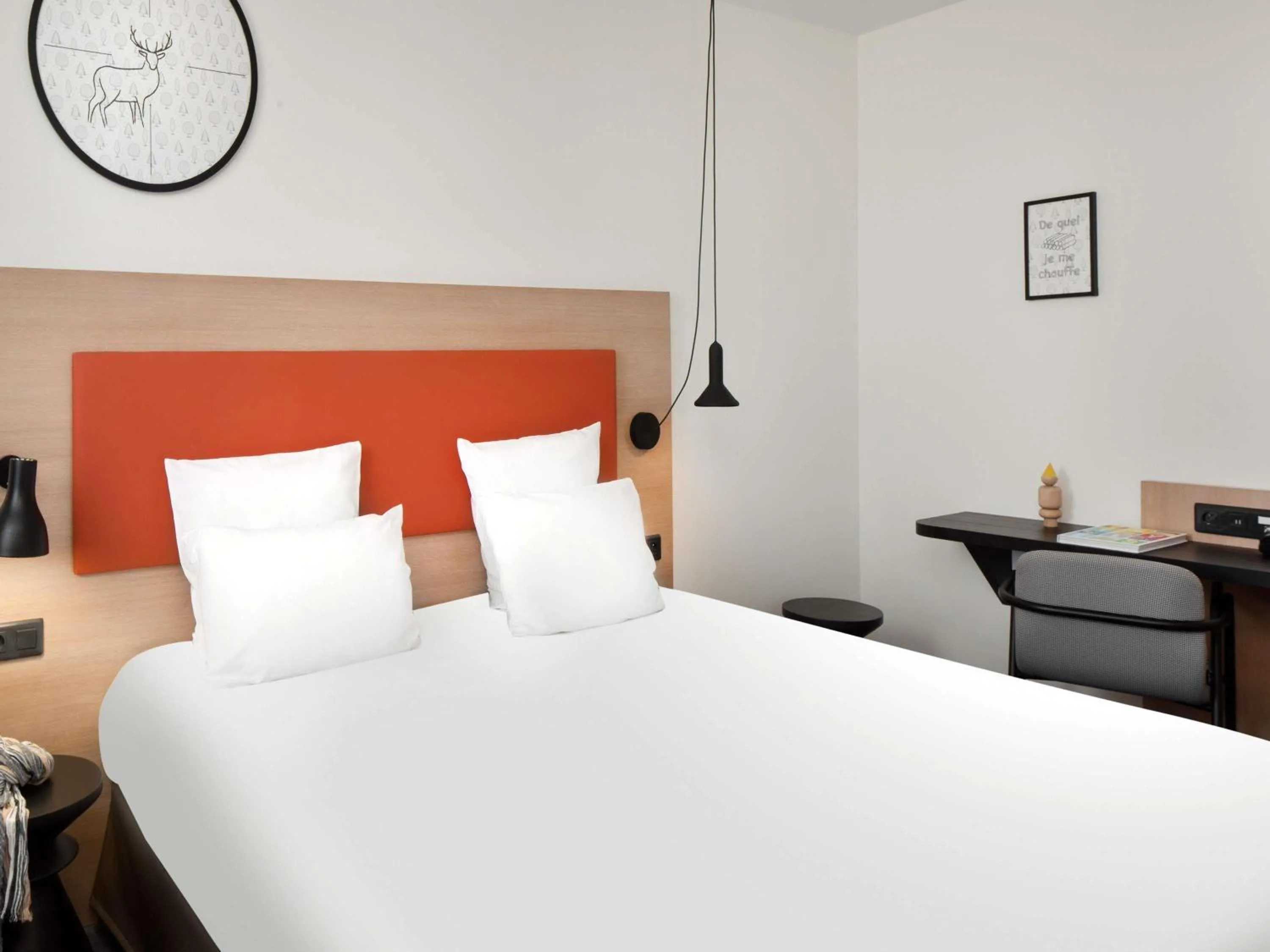 Bedroom, Bed in Hôtel ibis Styles Montargis Arboria