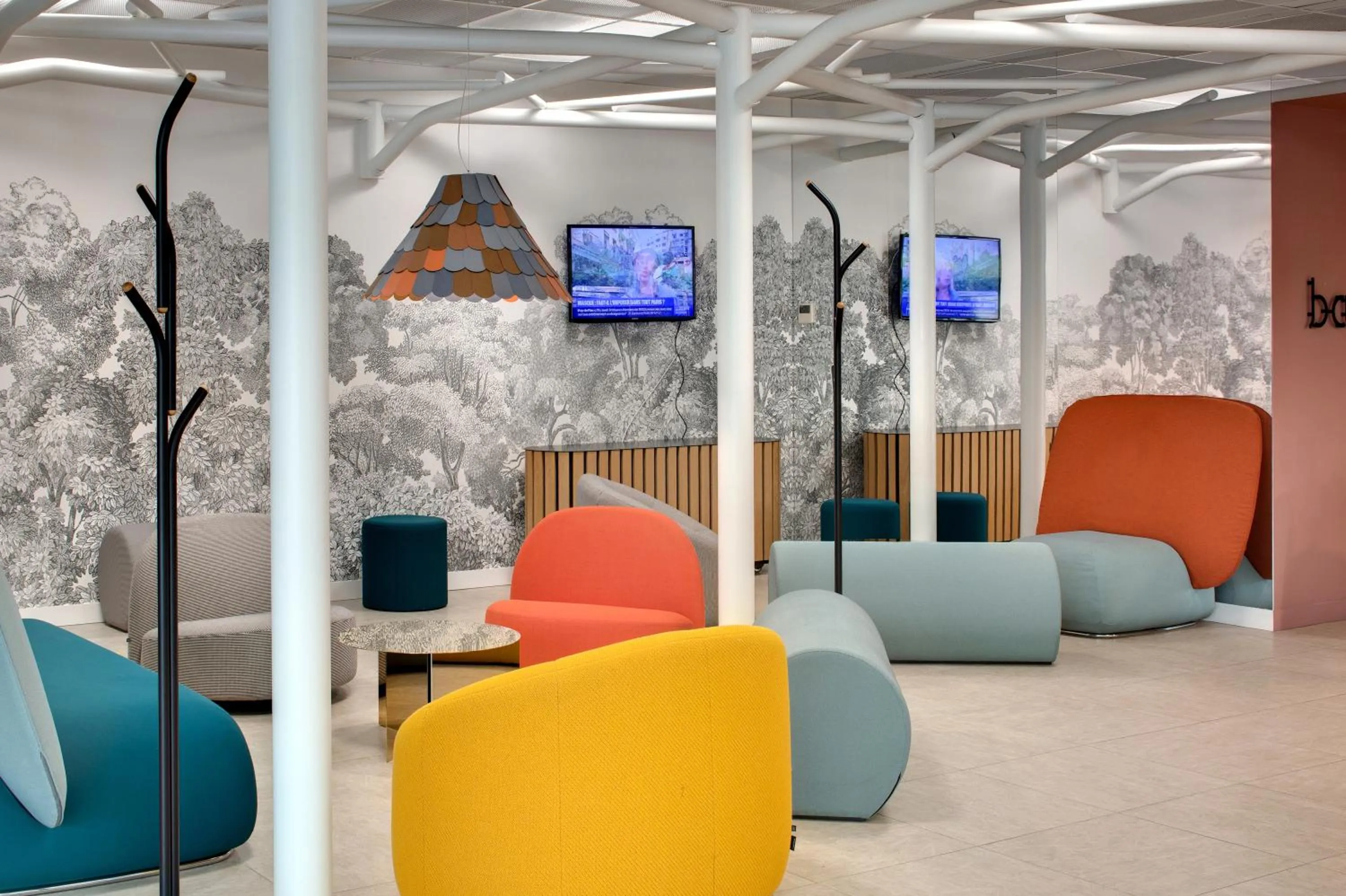 Communal lounge/ TV room in Hôtel ibis Styles Montargis Arboria