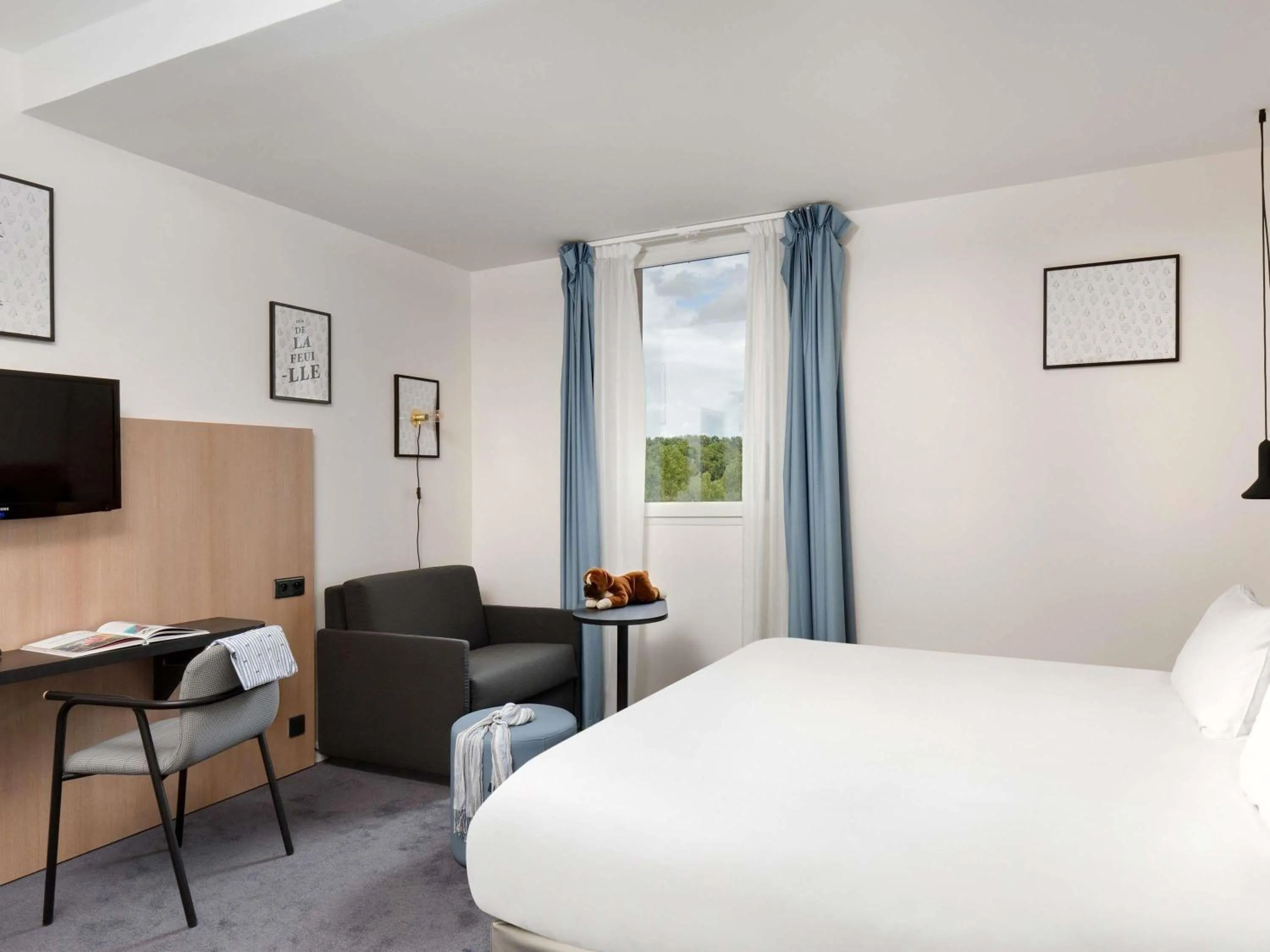 Bedroom, Bed in Hôtel ibis Styles Montargis Arboria