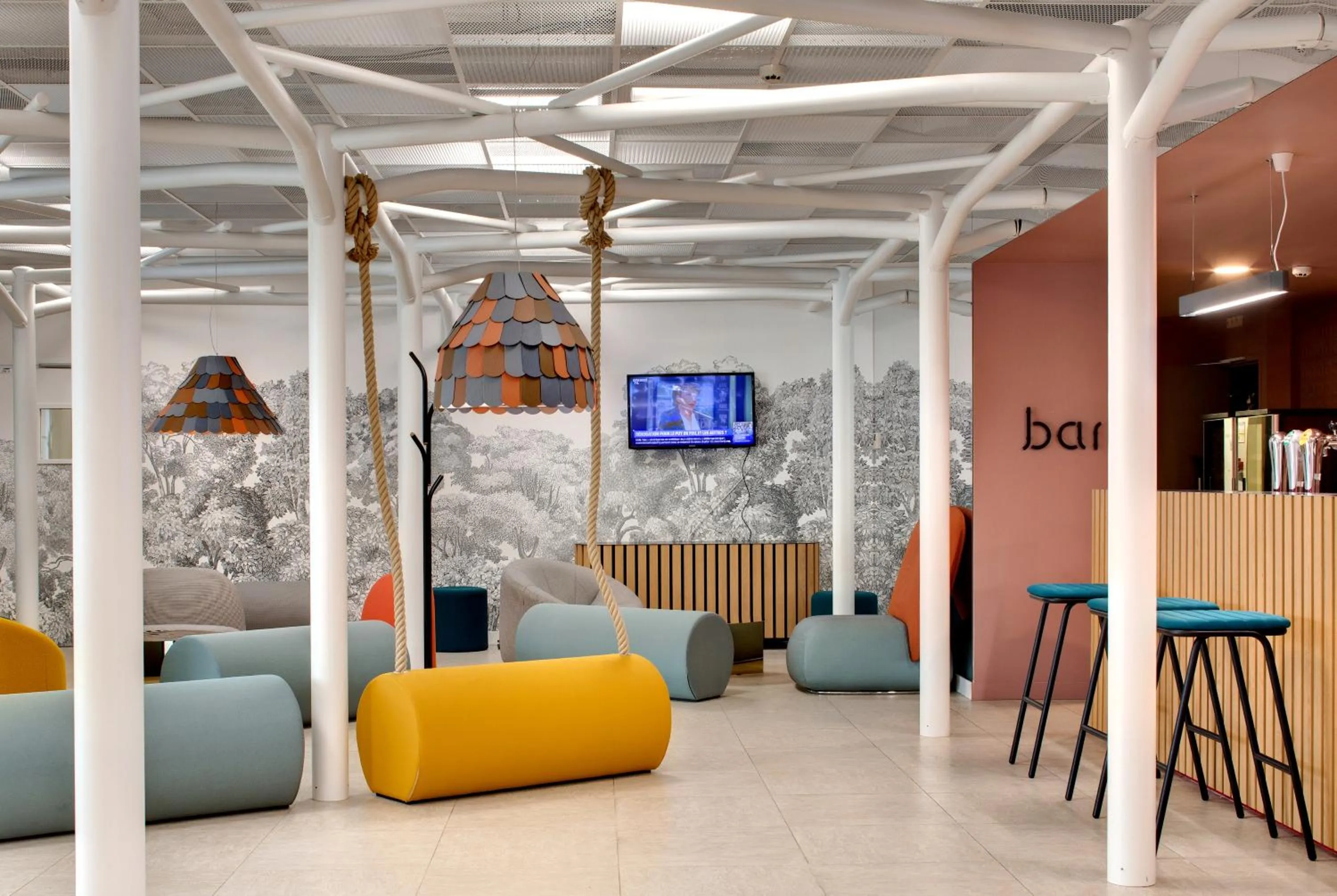 Communal lounge/ TV room in Hôtel ibis Styles Montargis Arboria