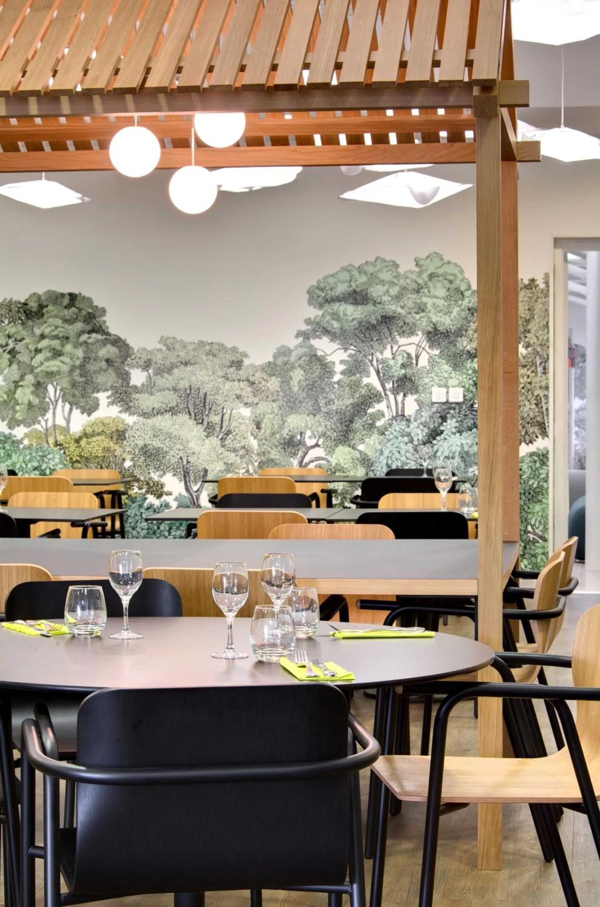 Restaurant/places to eat in Hôtel ibis Styles Montargis Arboria