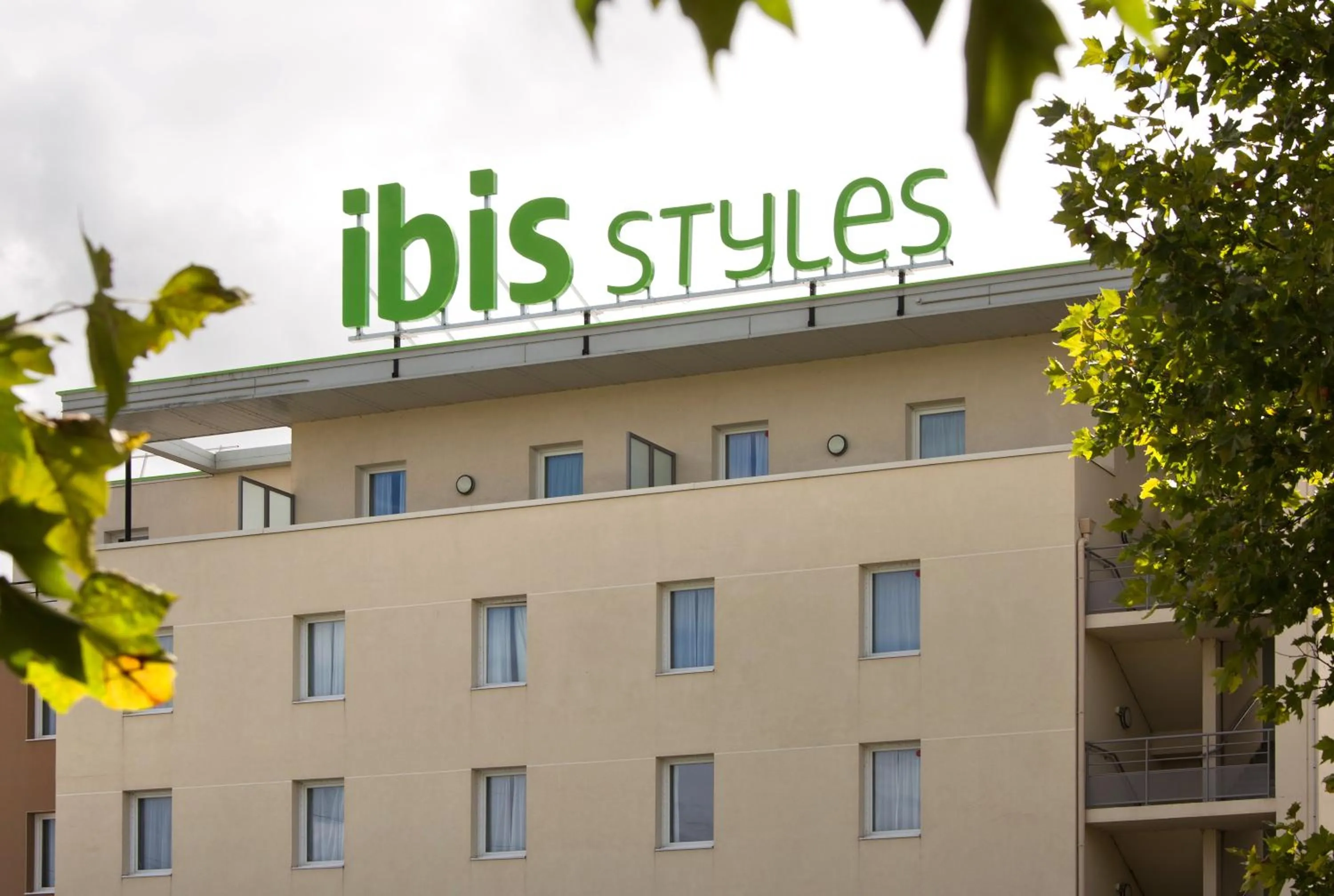 Property logo or sign in Hôtel ibis Styles Montargis Arboria