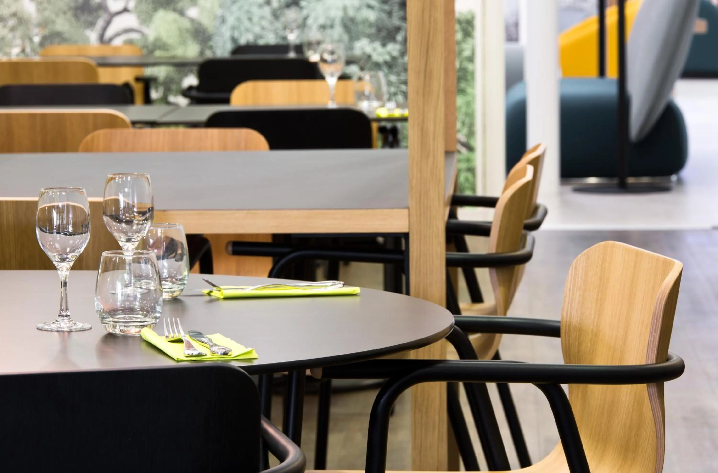 Restaurant/places to eat in Hôtel ibis Styles Montargis Arboria