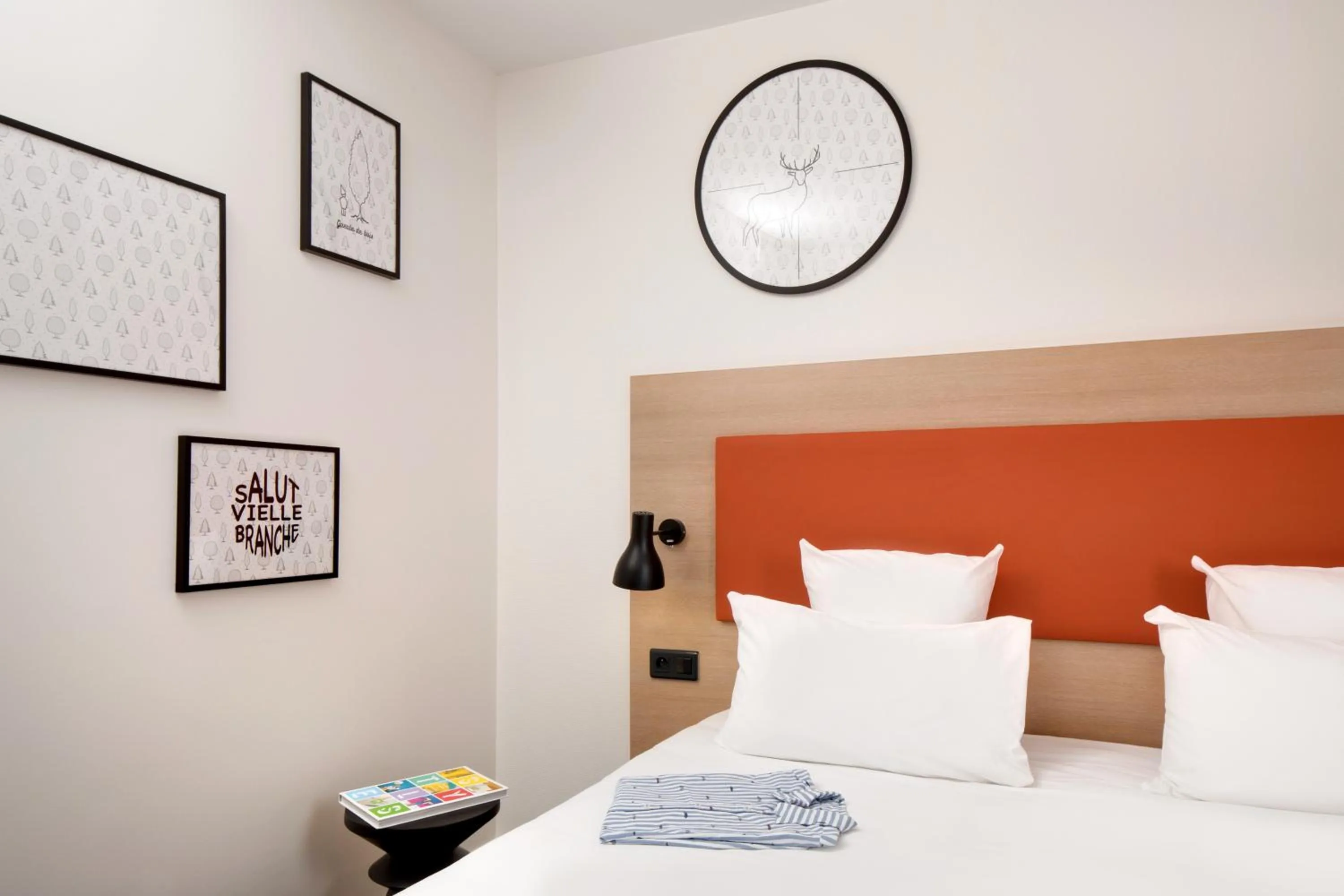 Bed in Hôtel ibis Styles Montargis Arboria