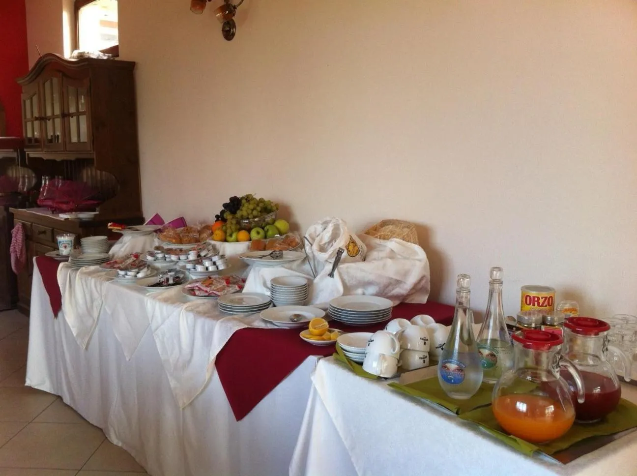 Buffet breakfast in Albergo Smeraldo