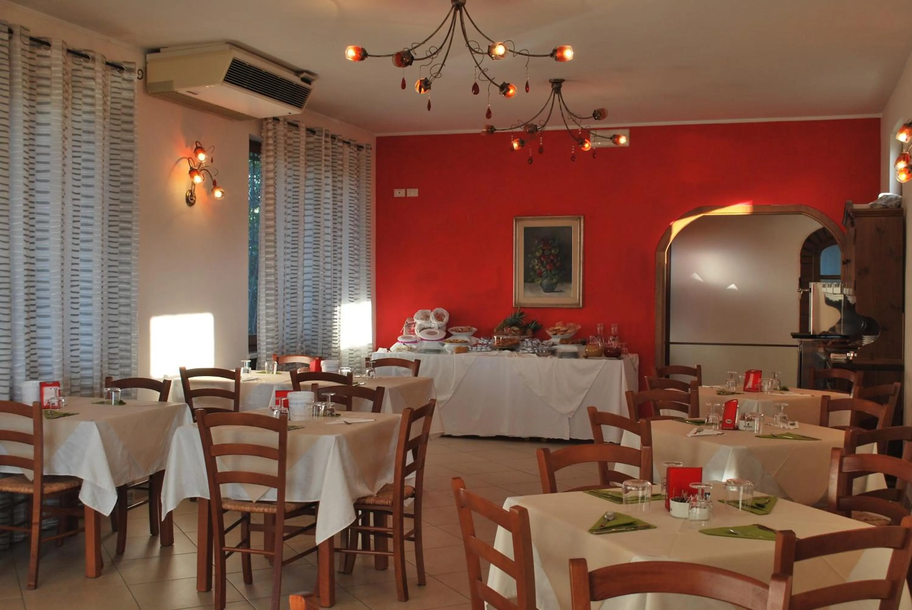 Restaurant/places to eat in Albergo Smeraldo