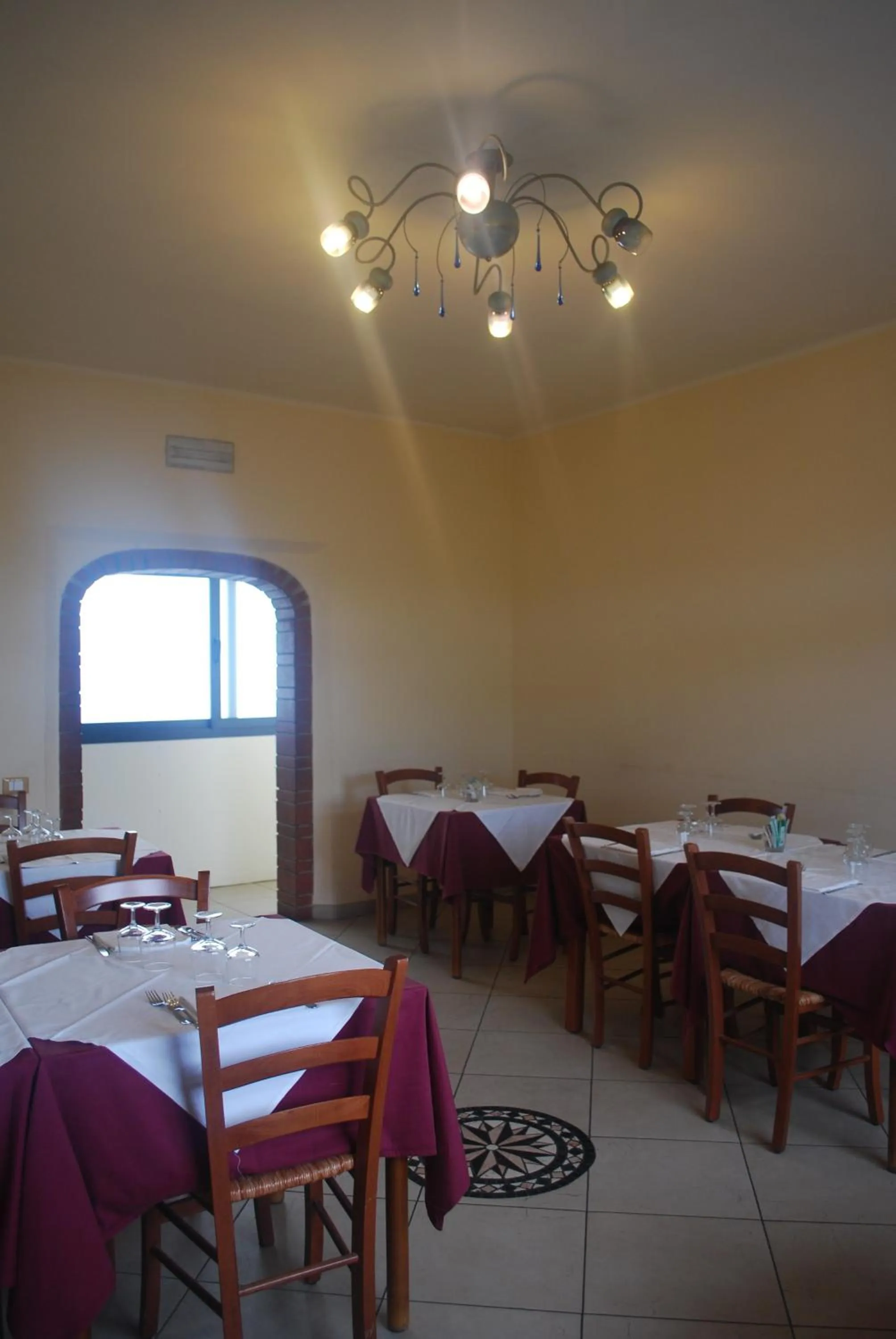 Restaurant/places to eat in Albergo Smeraldo