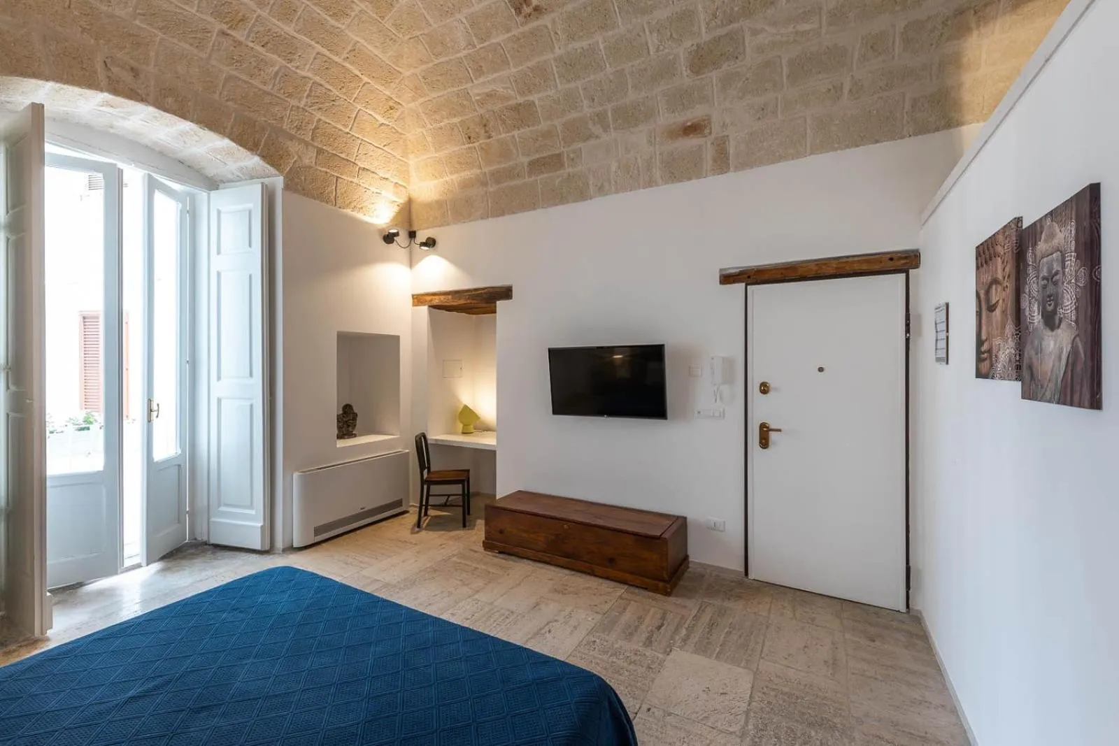 Photo of the whole room, Bed in Albergo Diffuso Monopoli