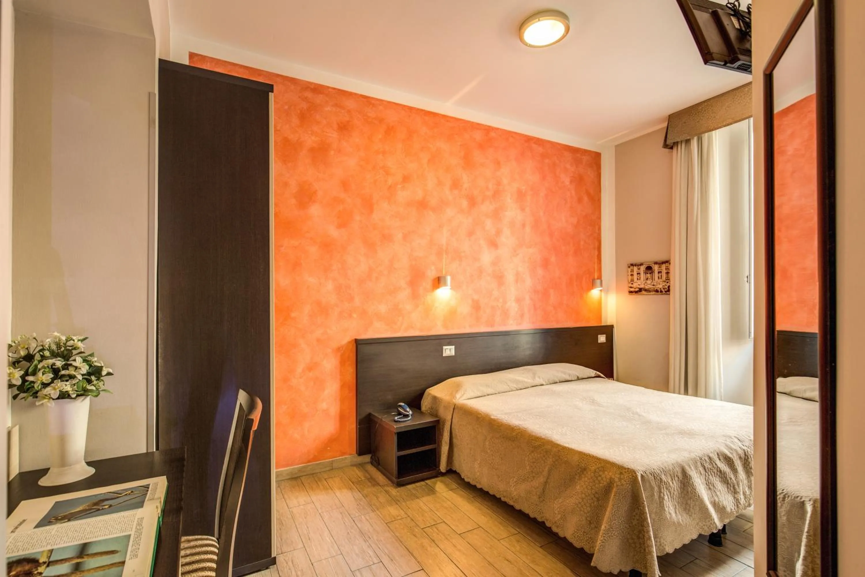 Bathroom, Bed in Buonarroti Suite