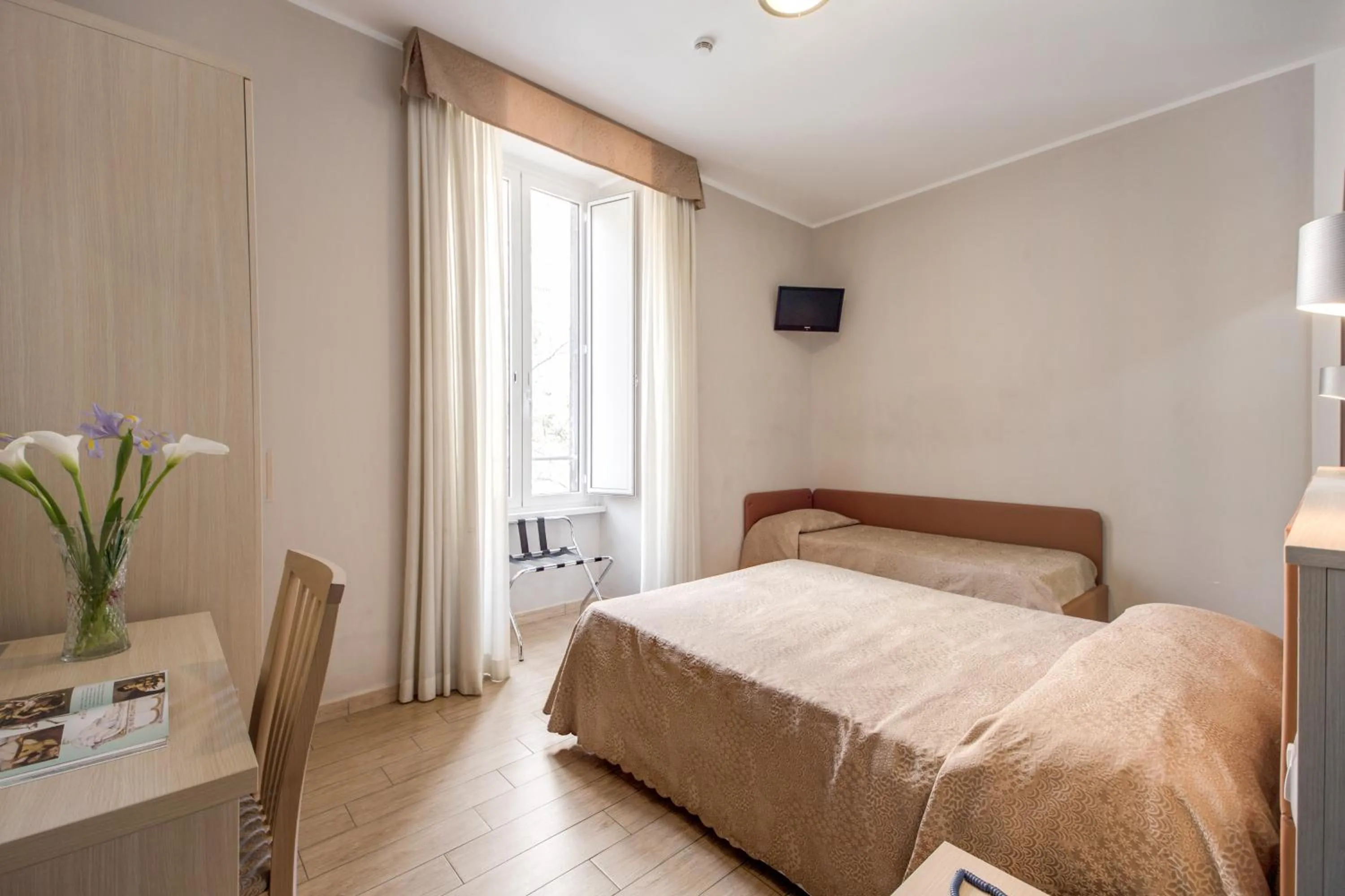 Decorative detail, Bed in Buonarroti Suite