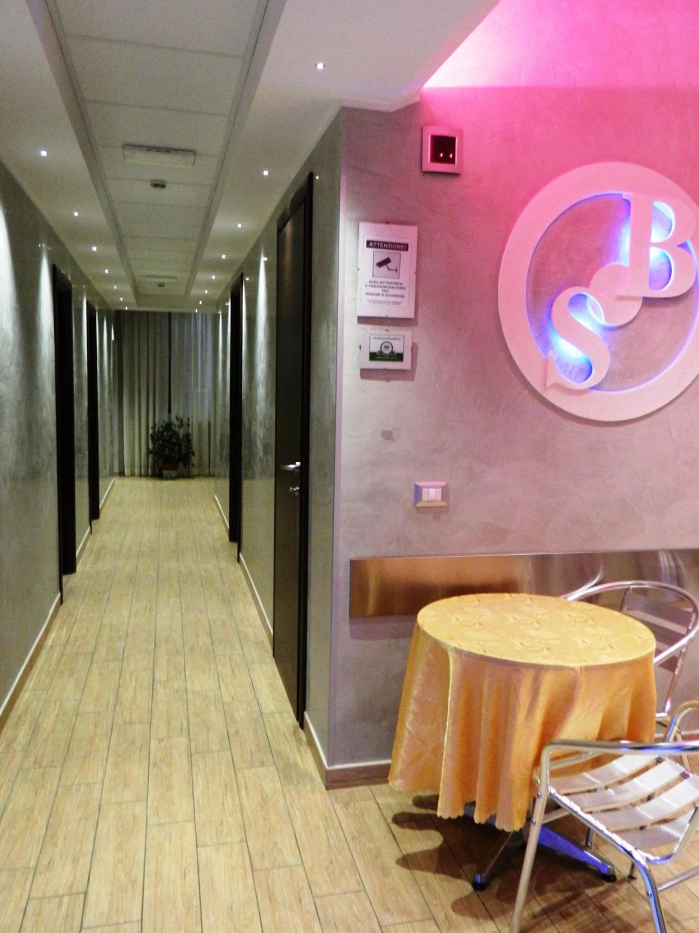 Restaurant/places to eat in Buonarroti Suite