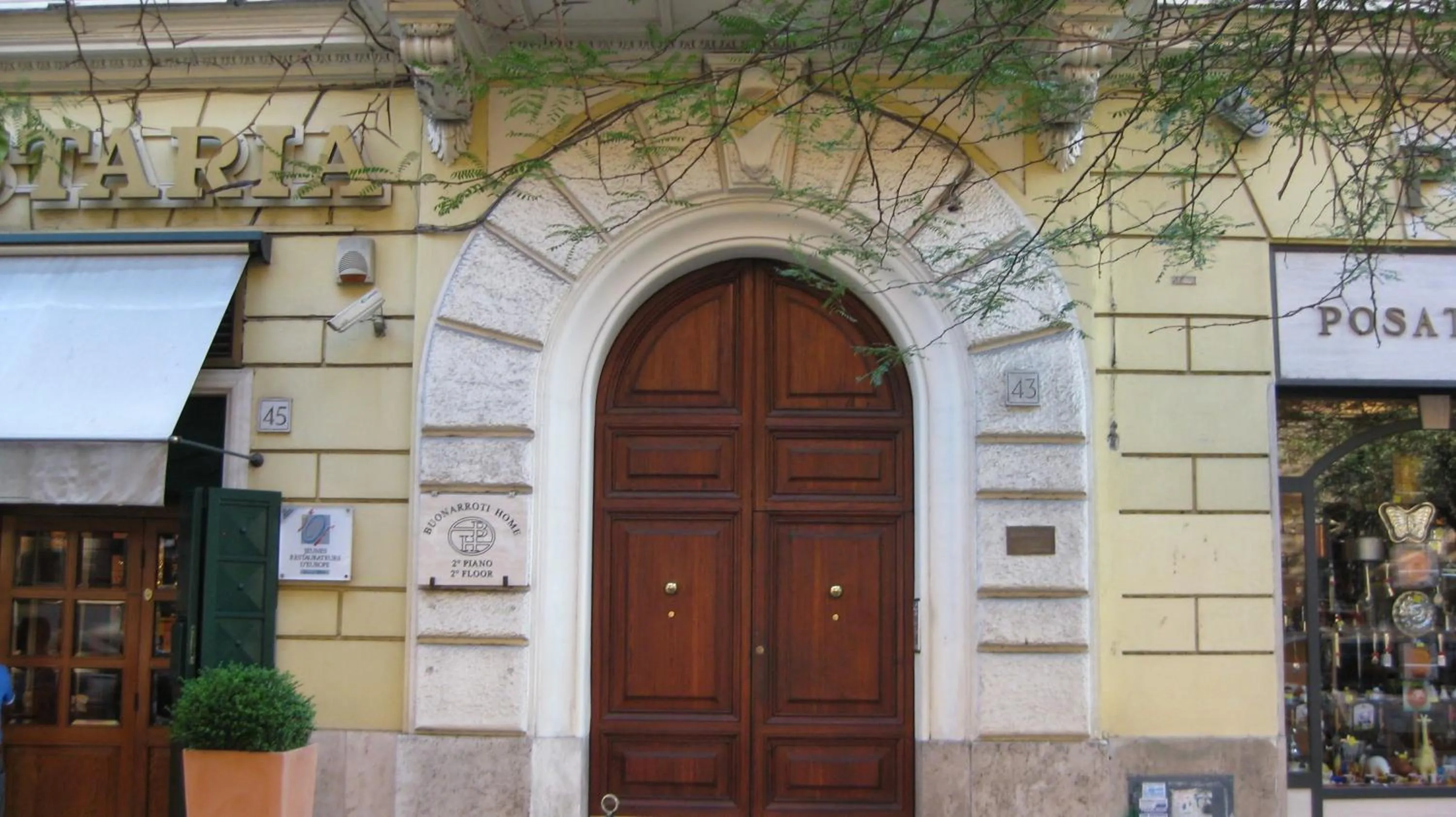 Facade/entrance in Buonarroti Suite