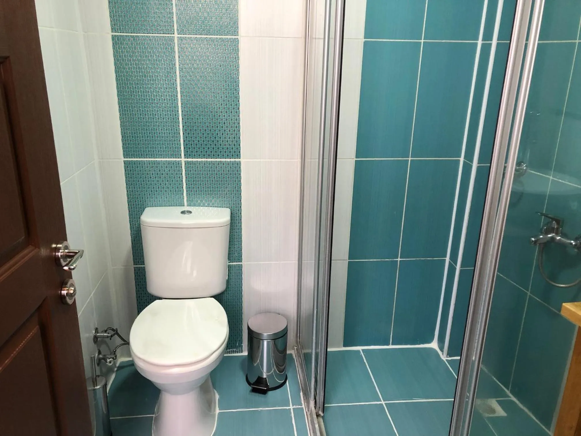 Toilet in Capricorn by Otantik Suites