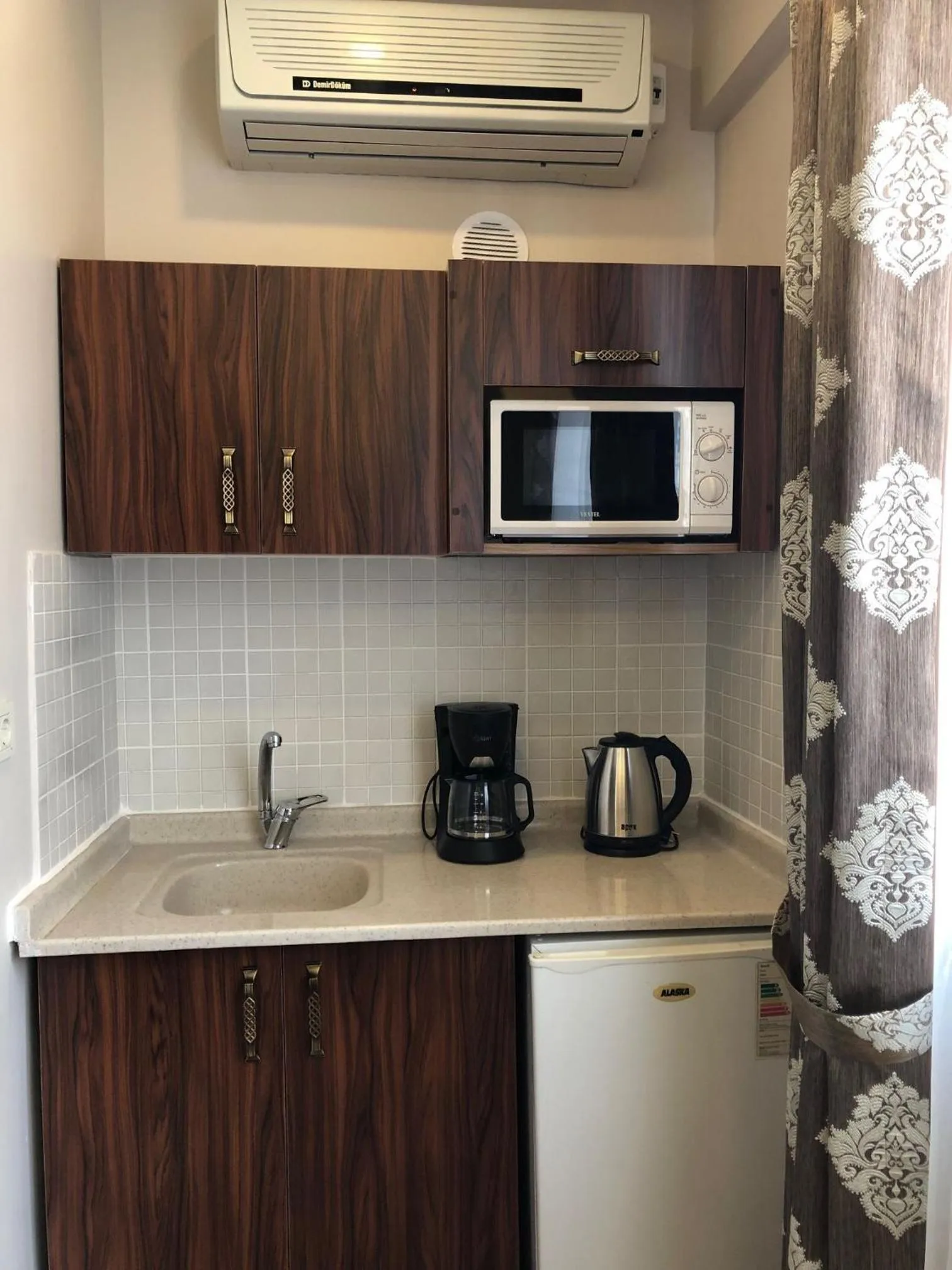 Kitchen or kitchenette in Capricorn by Otantik Suites