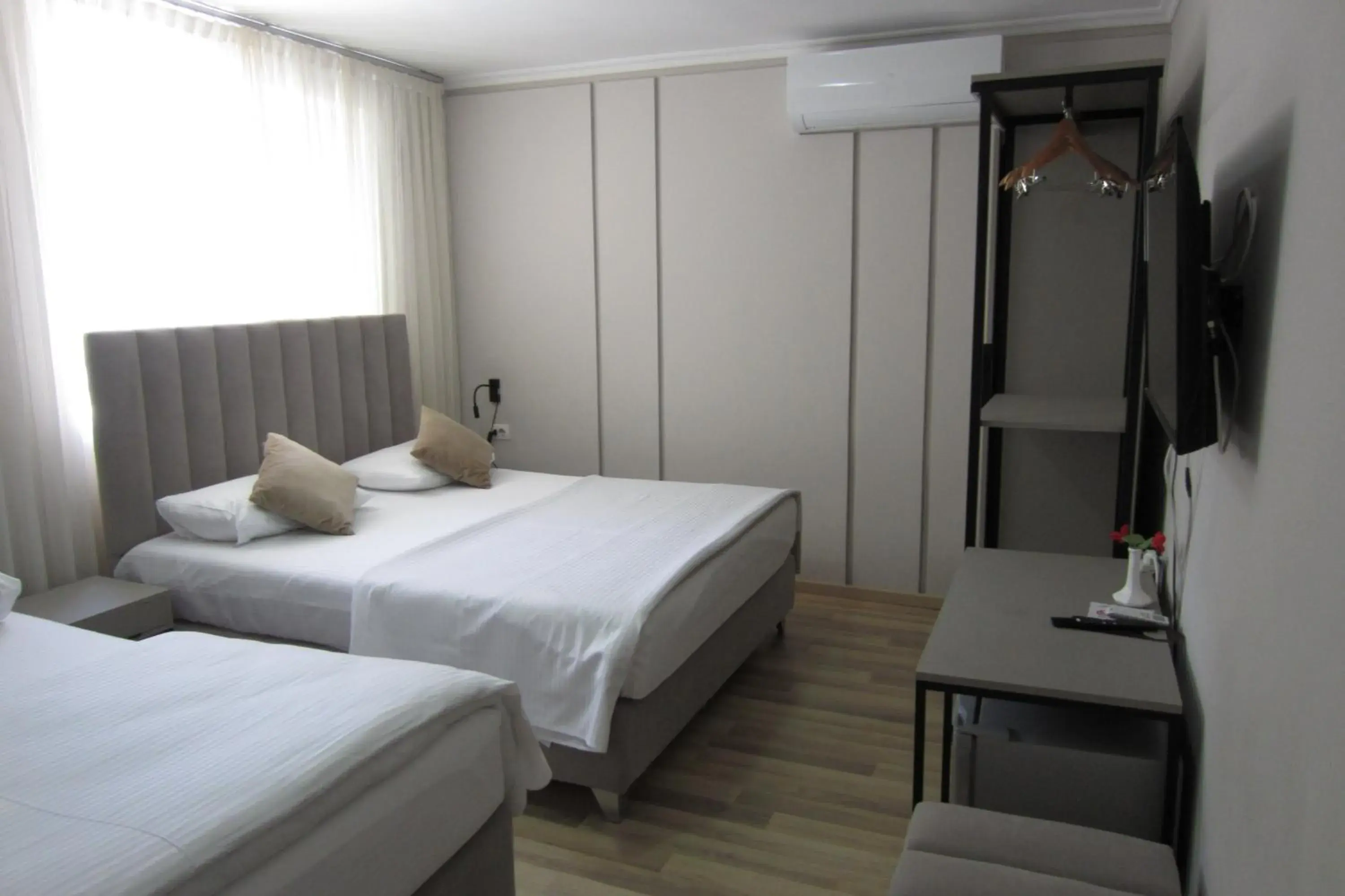 Economy Triple Room in Freddy's Hotel Economy Triple Room in Freddy's Hotel