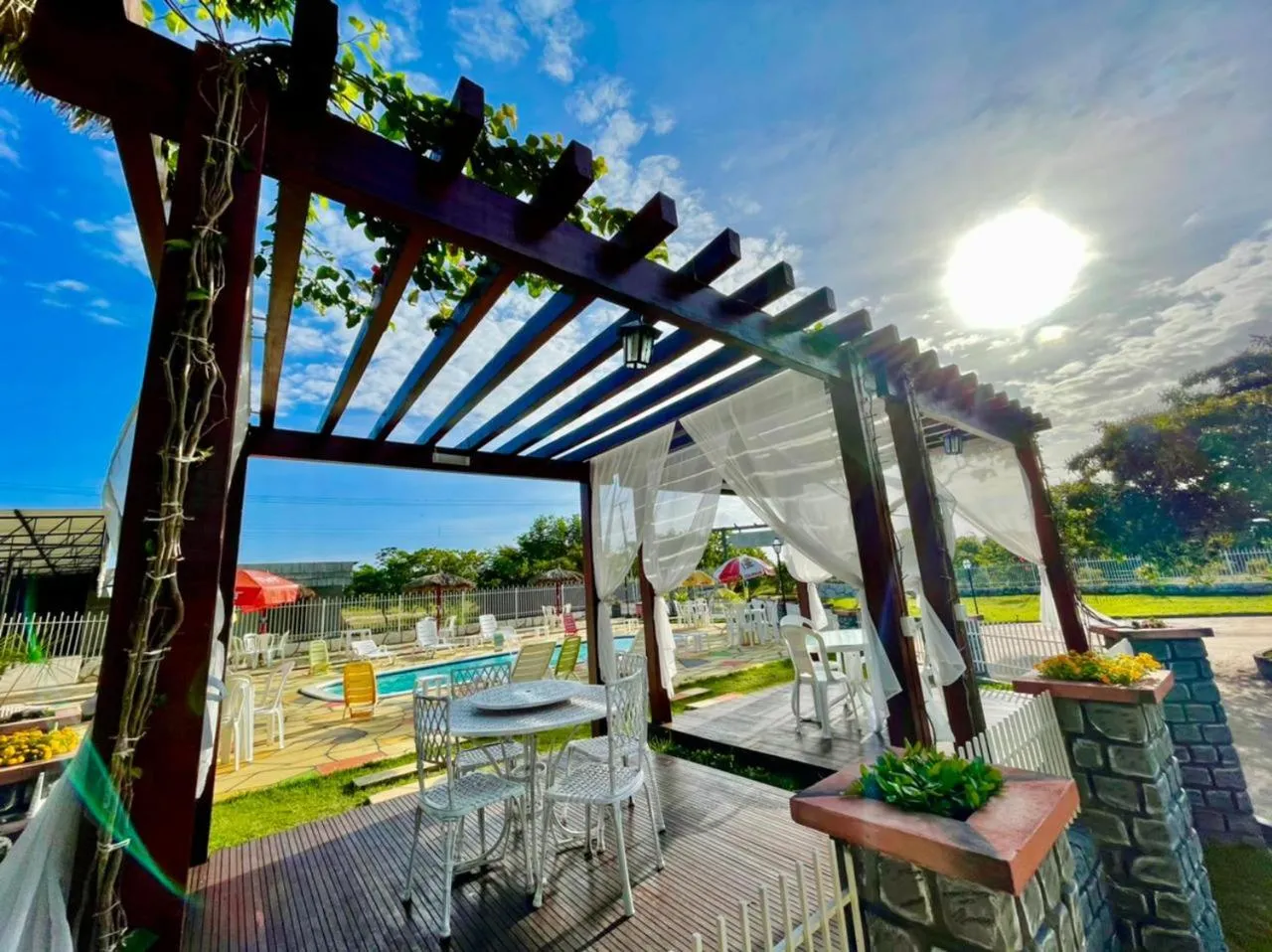 Swimming pool in Pousada Country K no Parque Aquamak