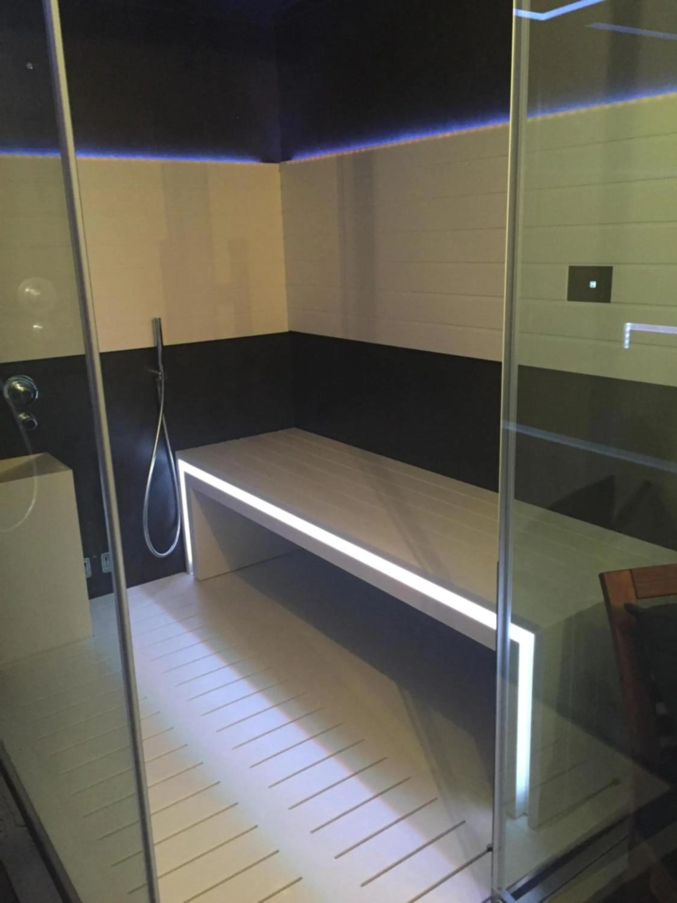 Steam room in Hôtel du Bout du Monde