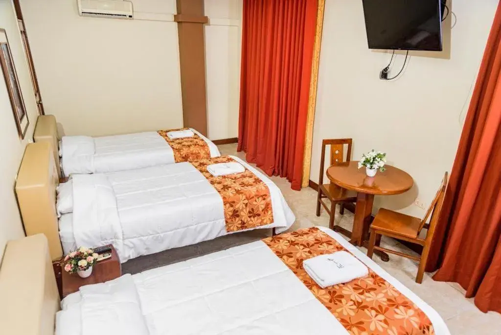 Standard Triple Room in Hotel Oro Verde & Suites Standard Triple Room in Hotel Oro Verde & Suites