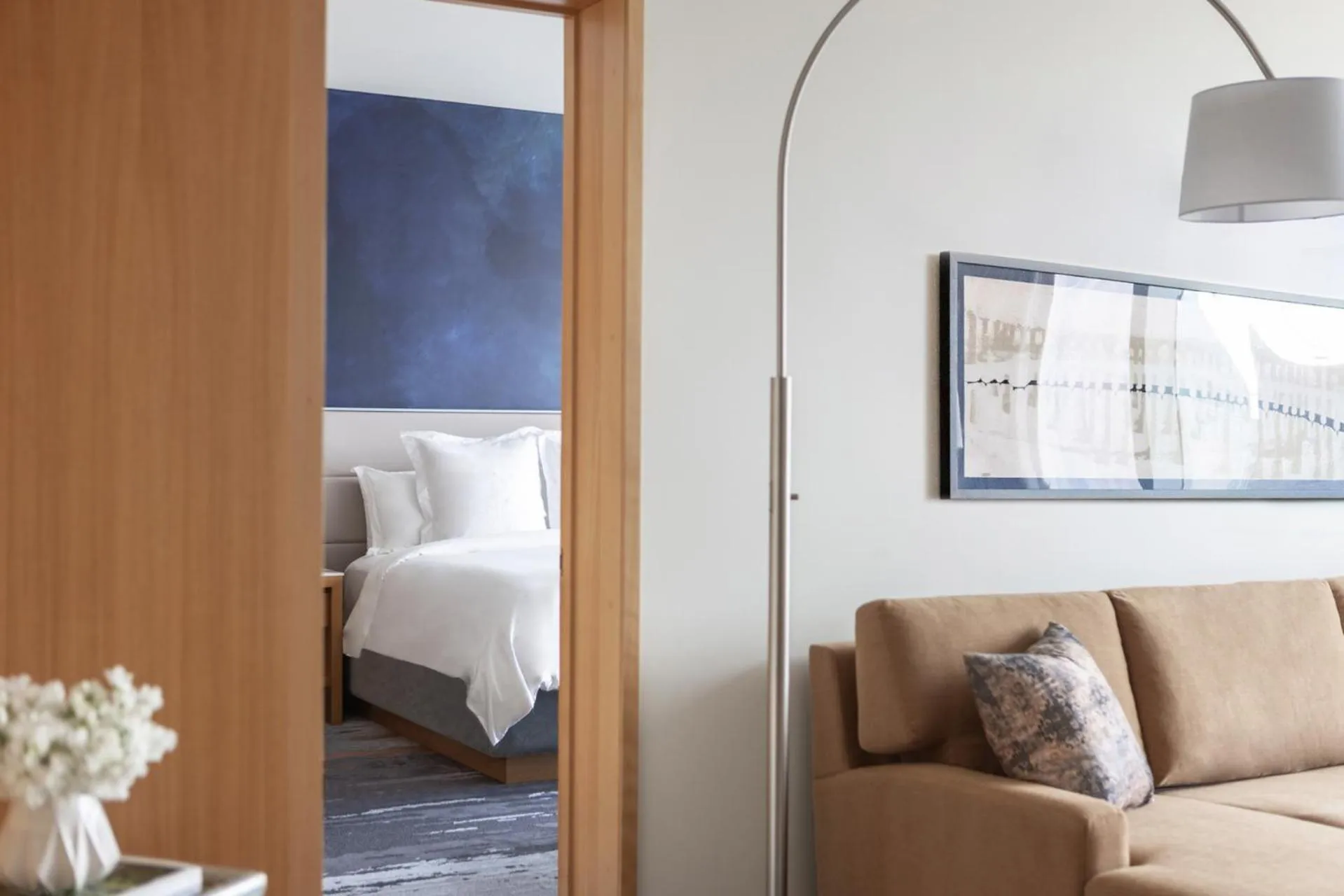 Living room, Bed in Four Seasons St. Louis