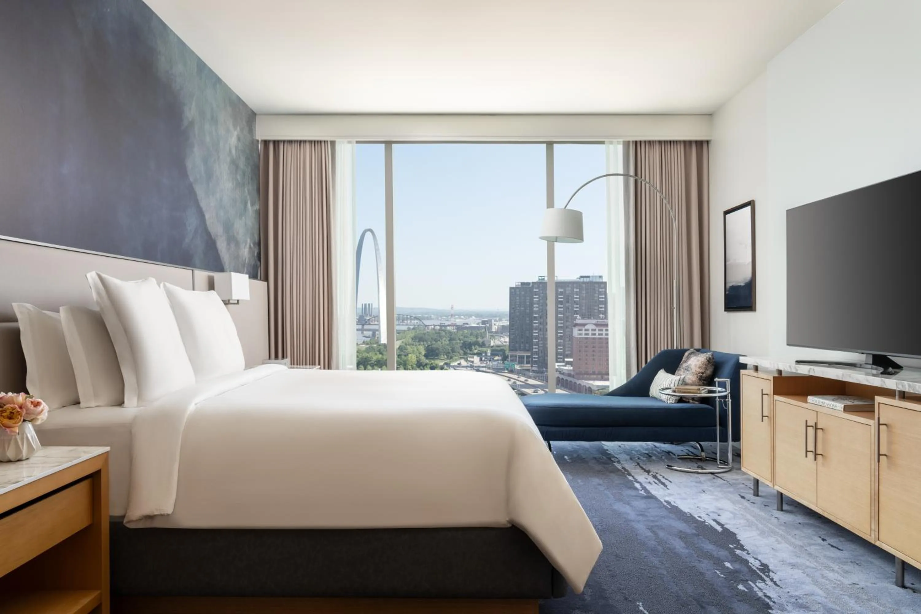 Bed in Four Seasons St. Louis