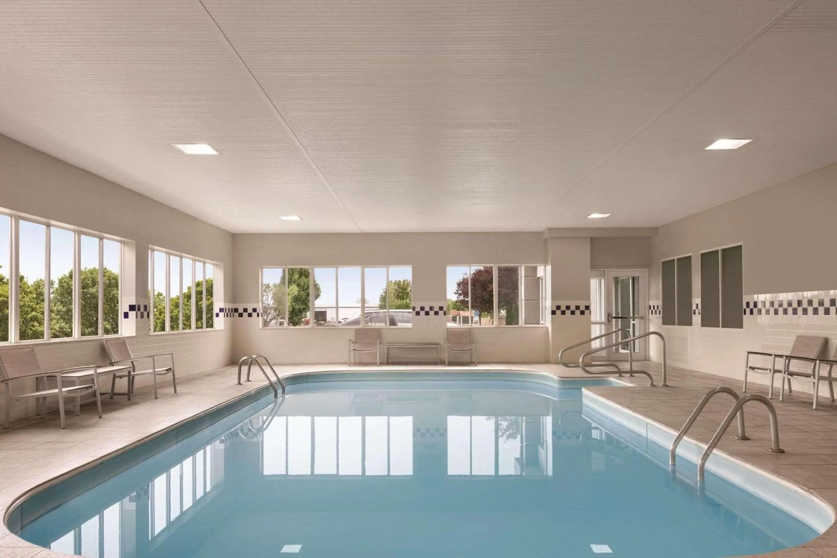 Swimming pool in Country Inn & Suites by Radisson, Port Clinton, OH