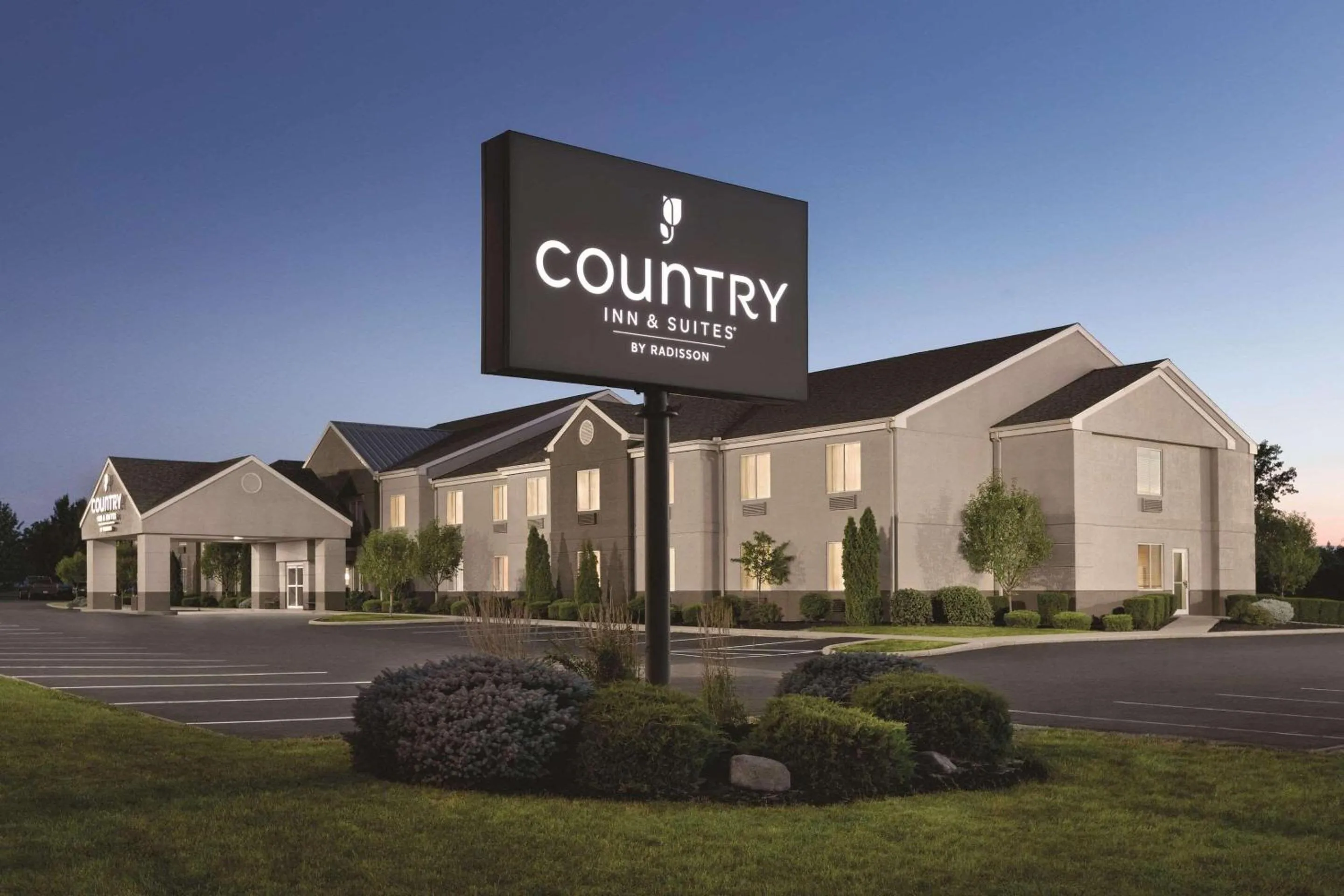 Property building in Country Inn & Suites by Radisson, Port Clinton, OH
