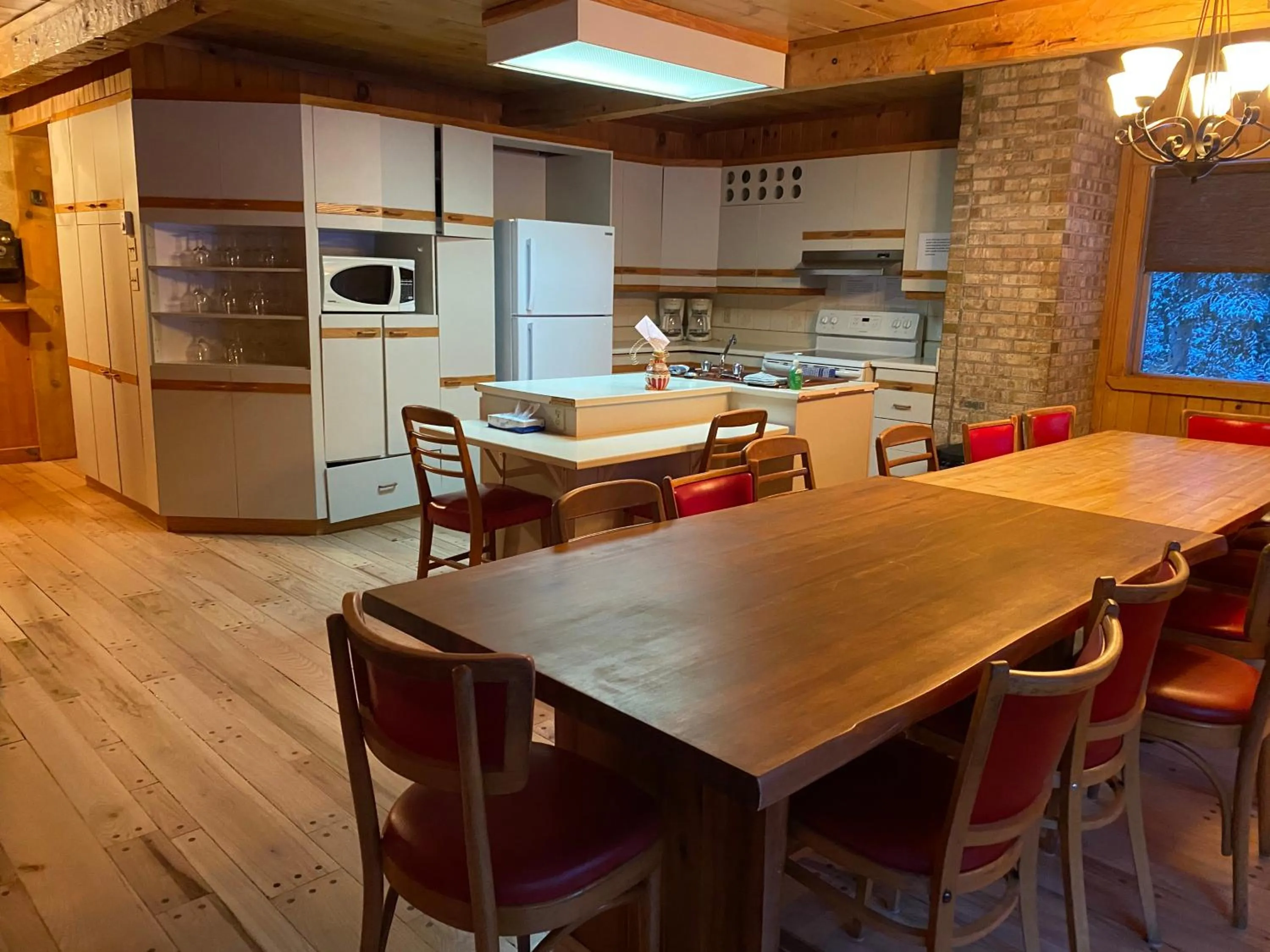 kitchen in Pourvoirie du Lac Blanc