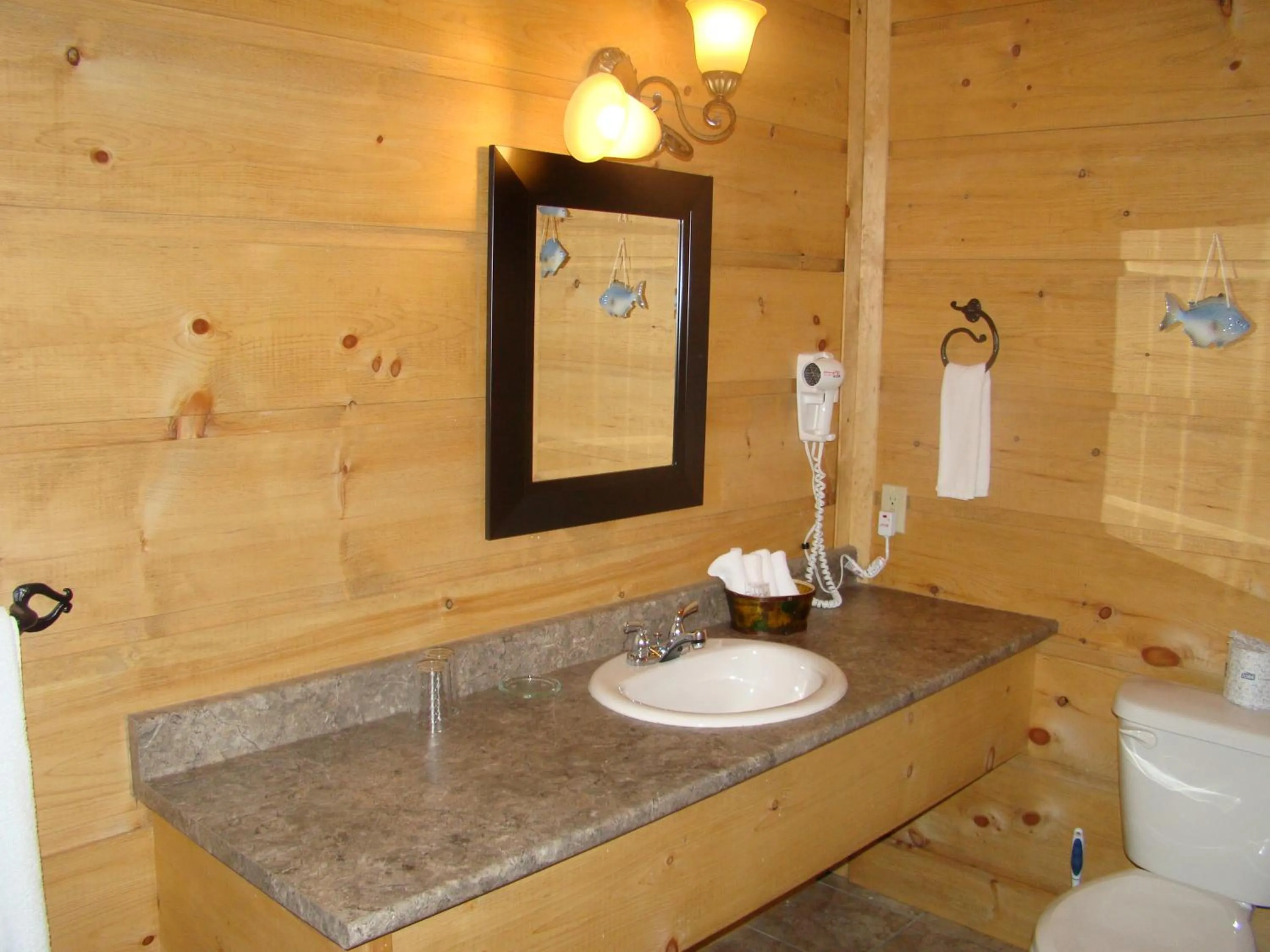 Shower in Pourvoirie du Lac Blanc