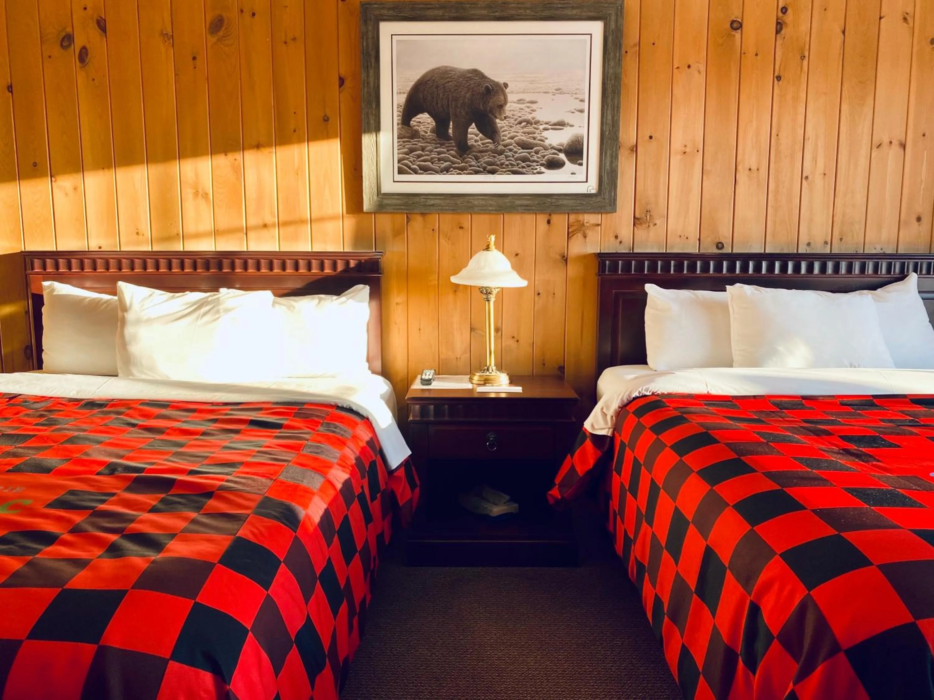 Bedroom, Bed in Pourvoirie du Lac Blanc