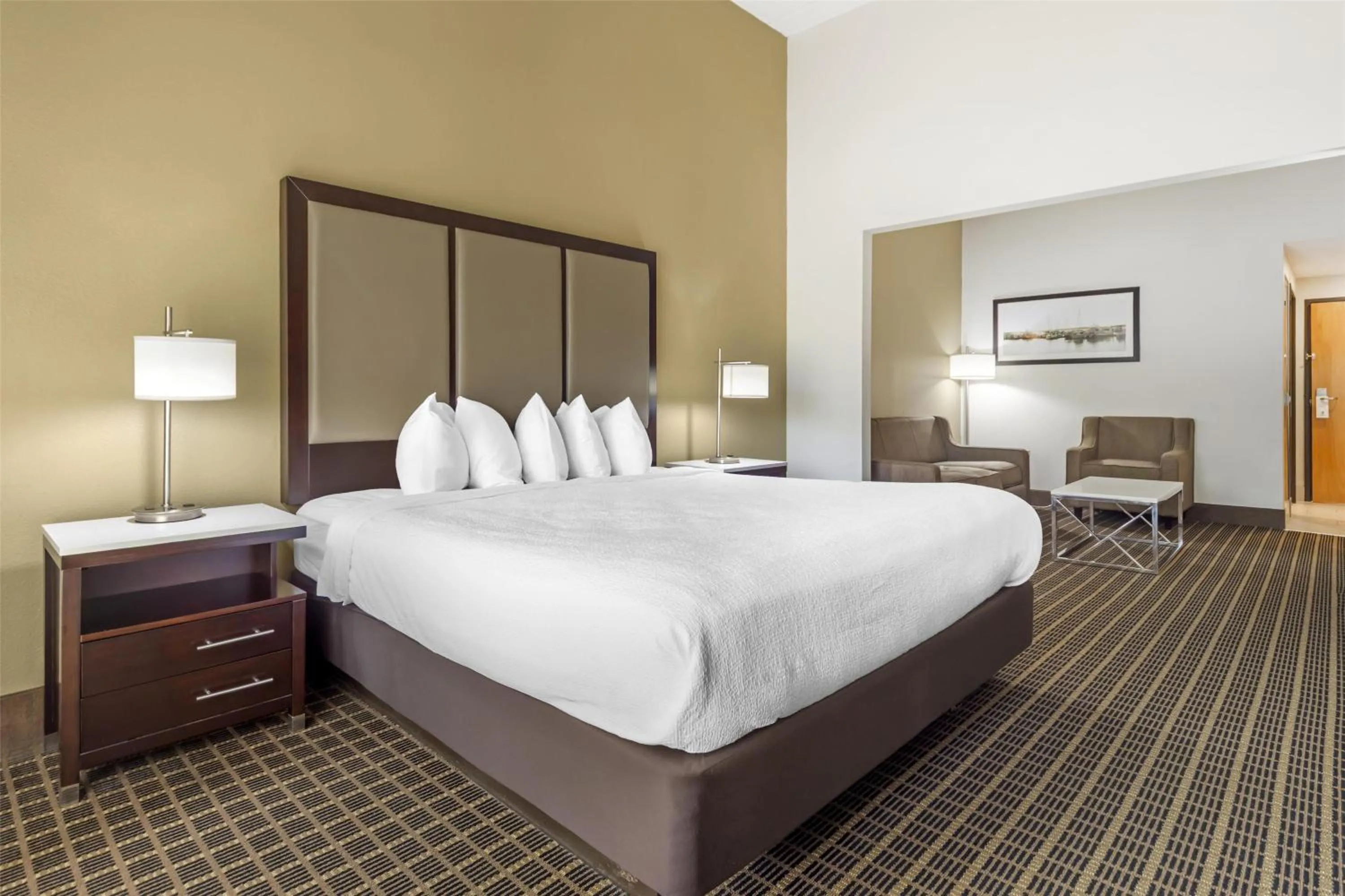 Bedroom in Best Western Chesapeake Bay North Inn