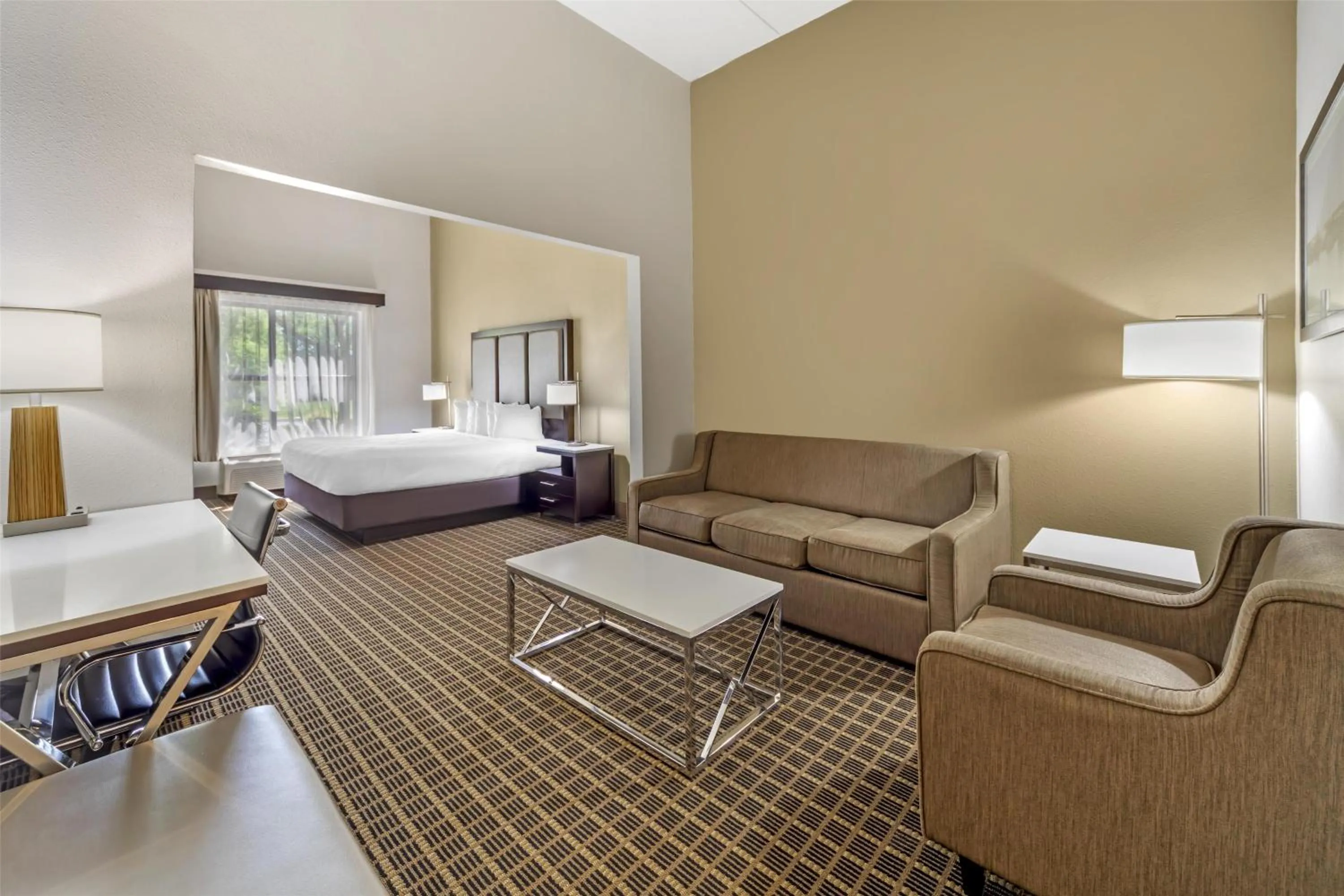 Bedroom in Best Western Chesapeake Bay North Inn