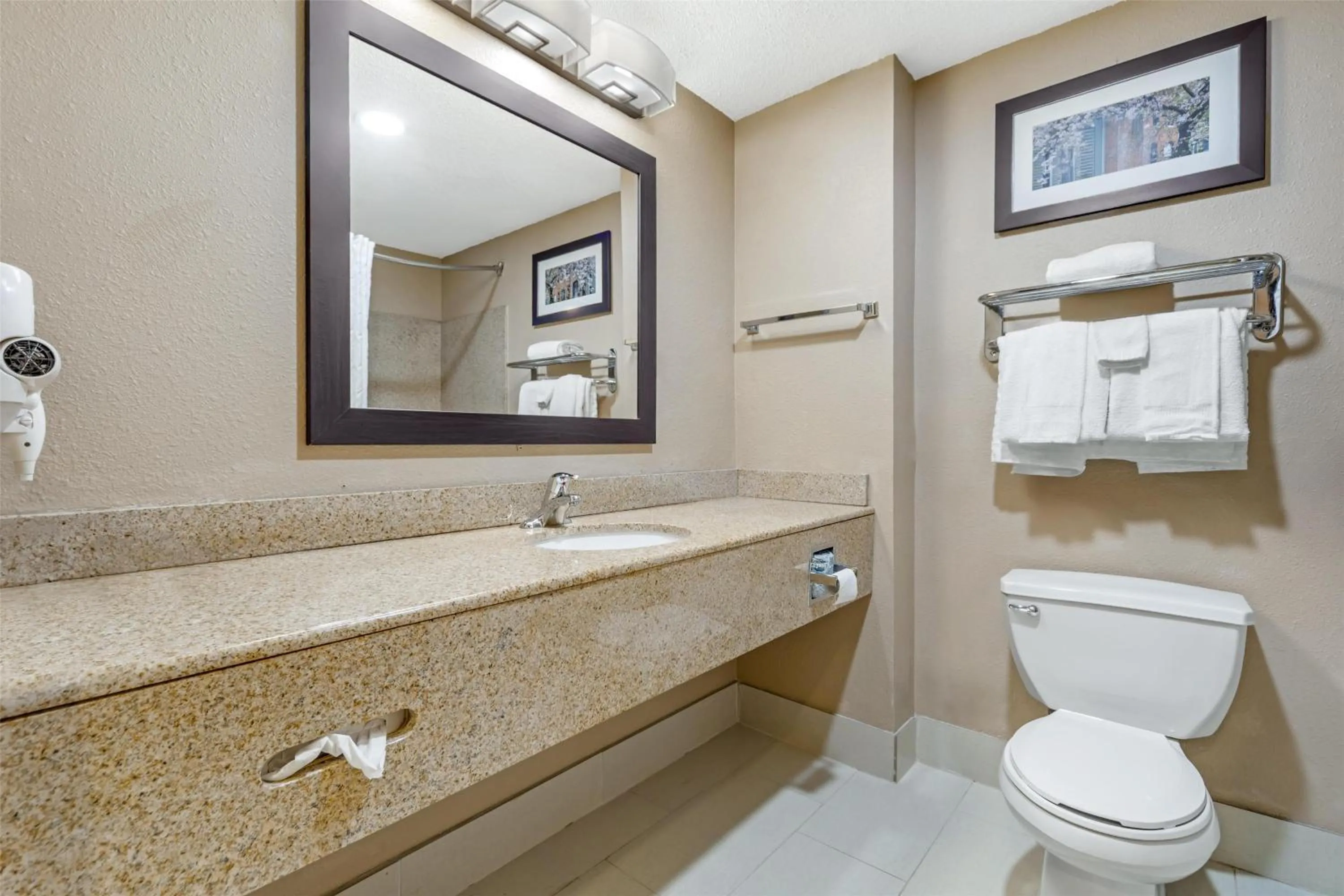 Bathroom in Best Western Chesapeake Bay North Inn