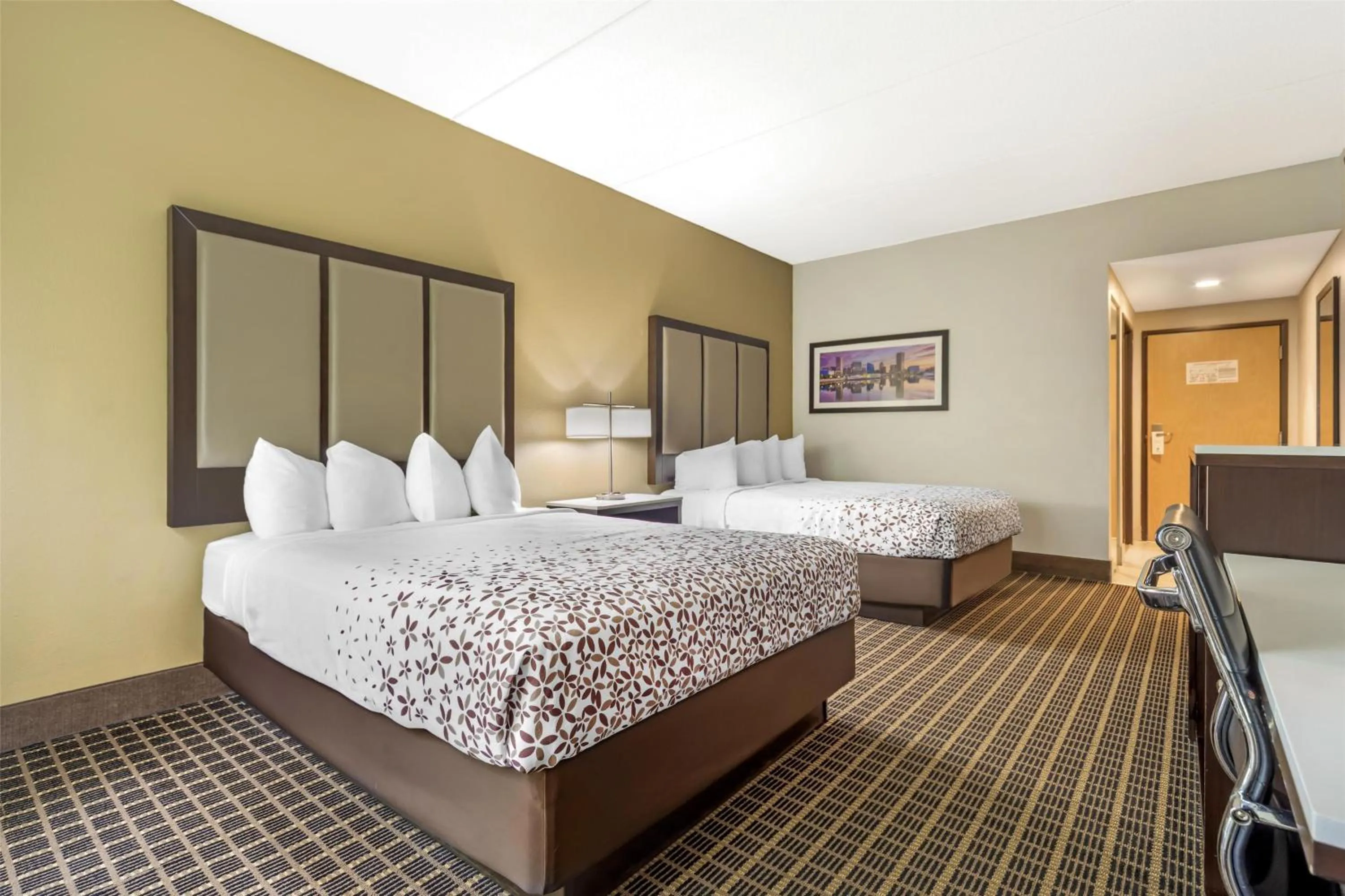 Bedroom in Best Western Chesapeake Bay North Inn