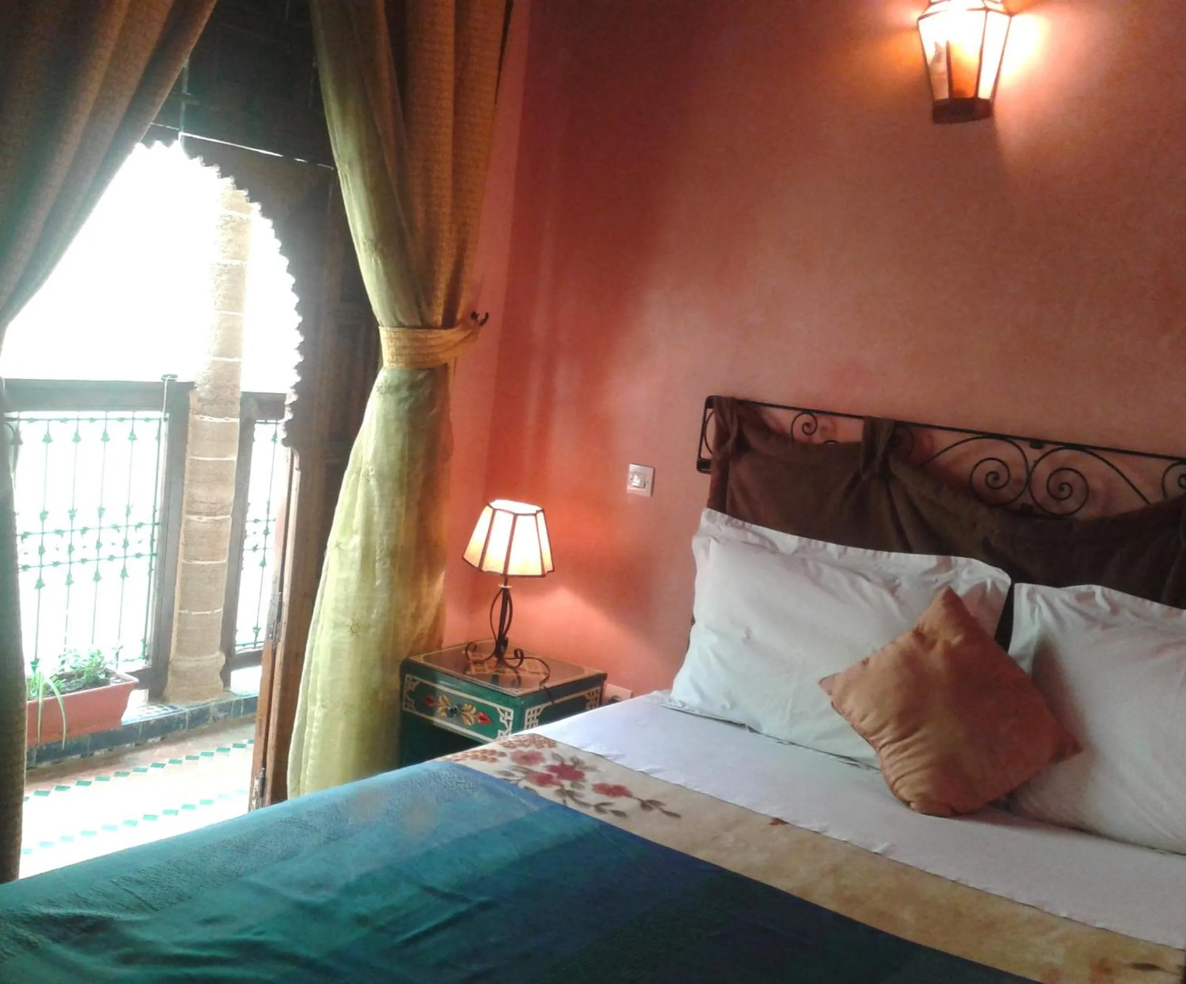 Day, Bed in Dar Aida