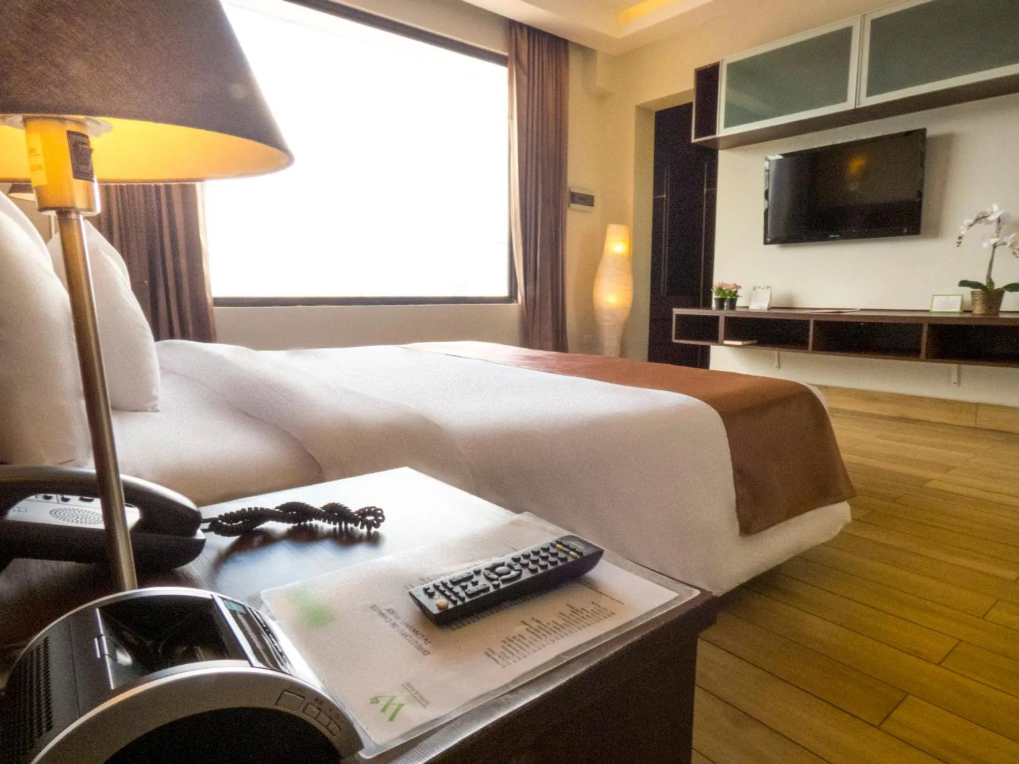 Junior Suite - Free Wifi in Weston Suites Hotel