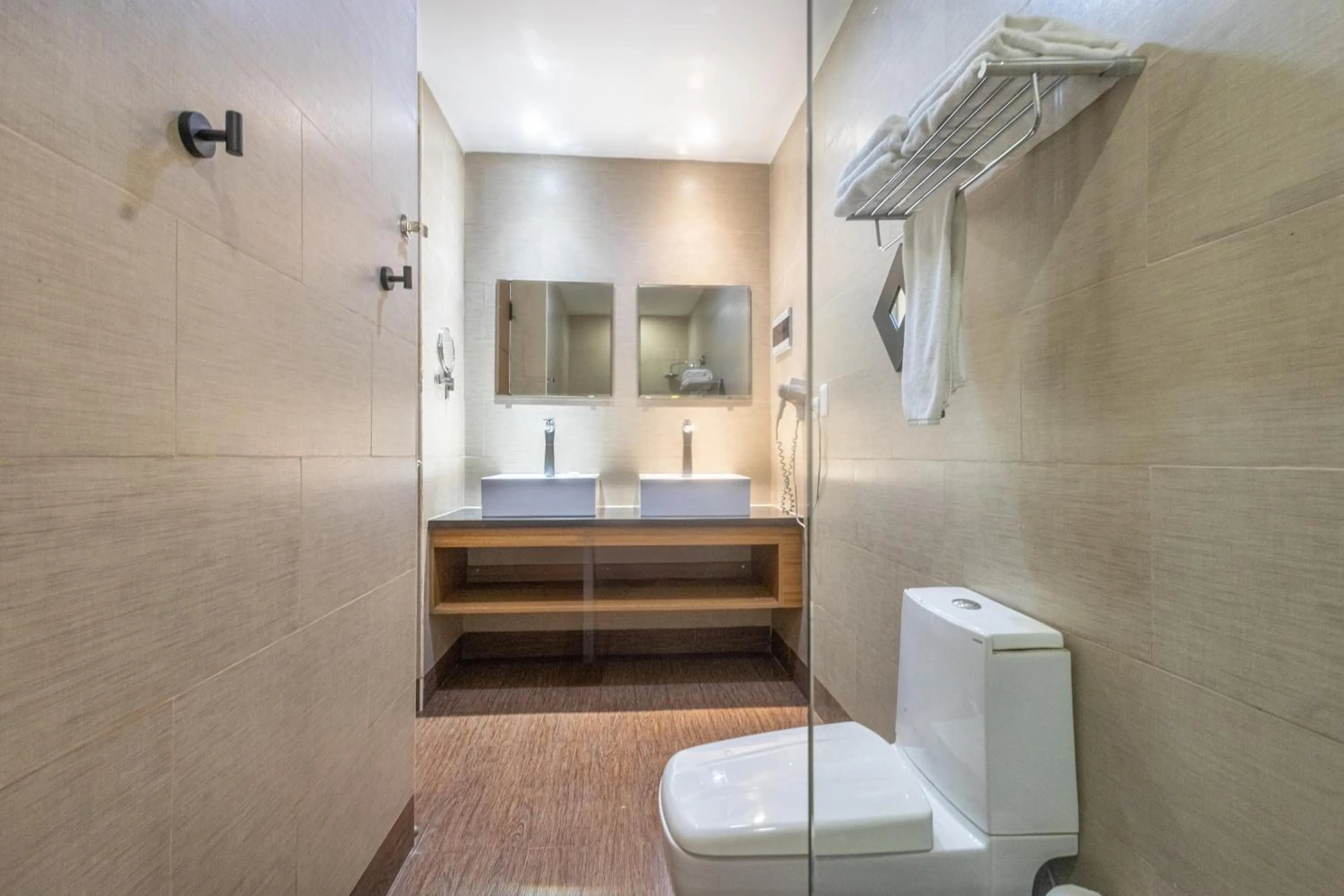 Bathroom in Weston Suites Hotel