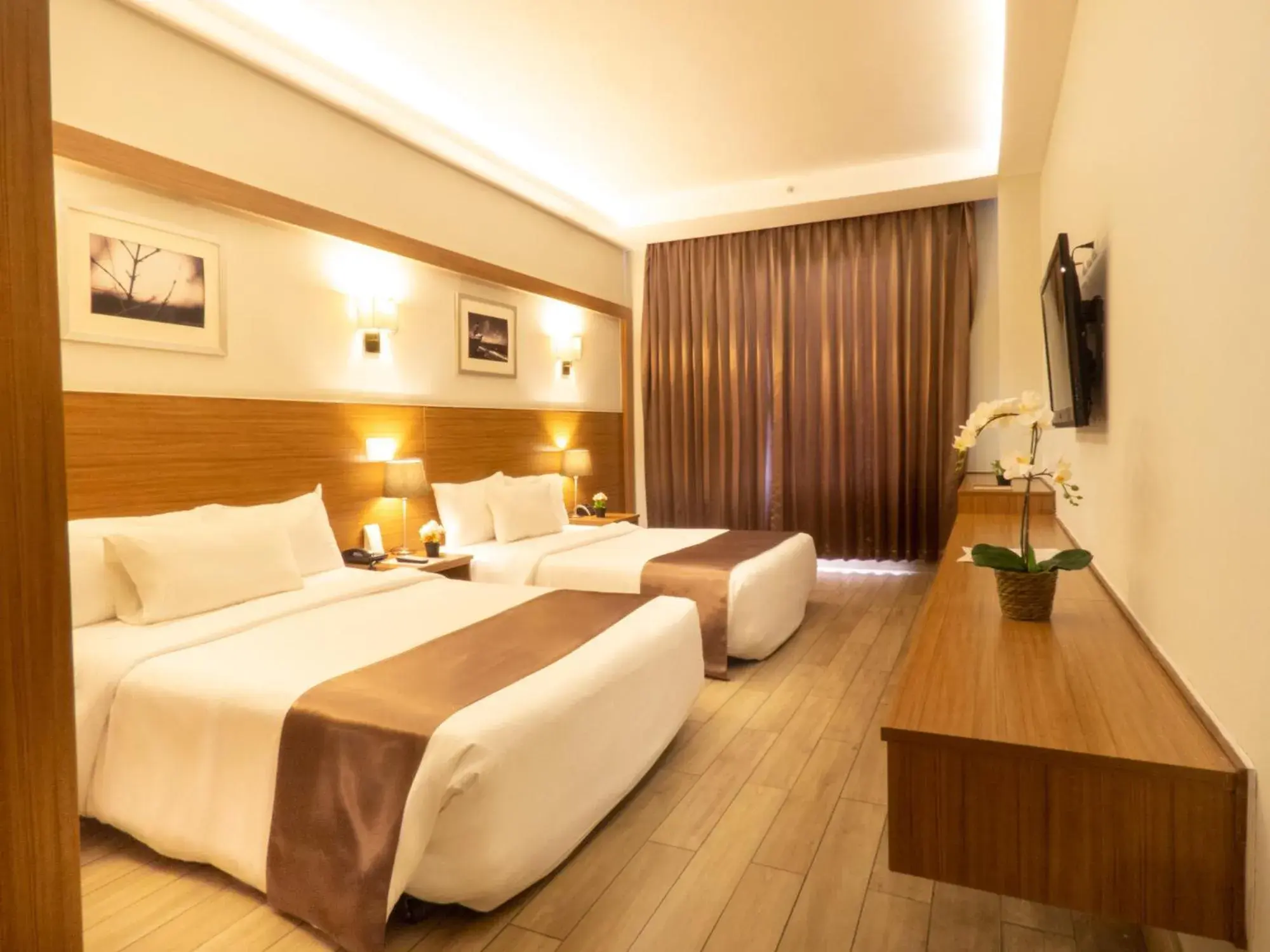 Classic Double Room - Free Wifi in Weston Suites Hotel Classic Double Room - Free Wifi in Weston Suites Hotel