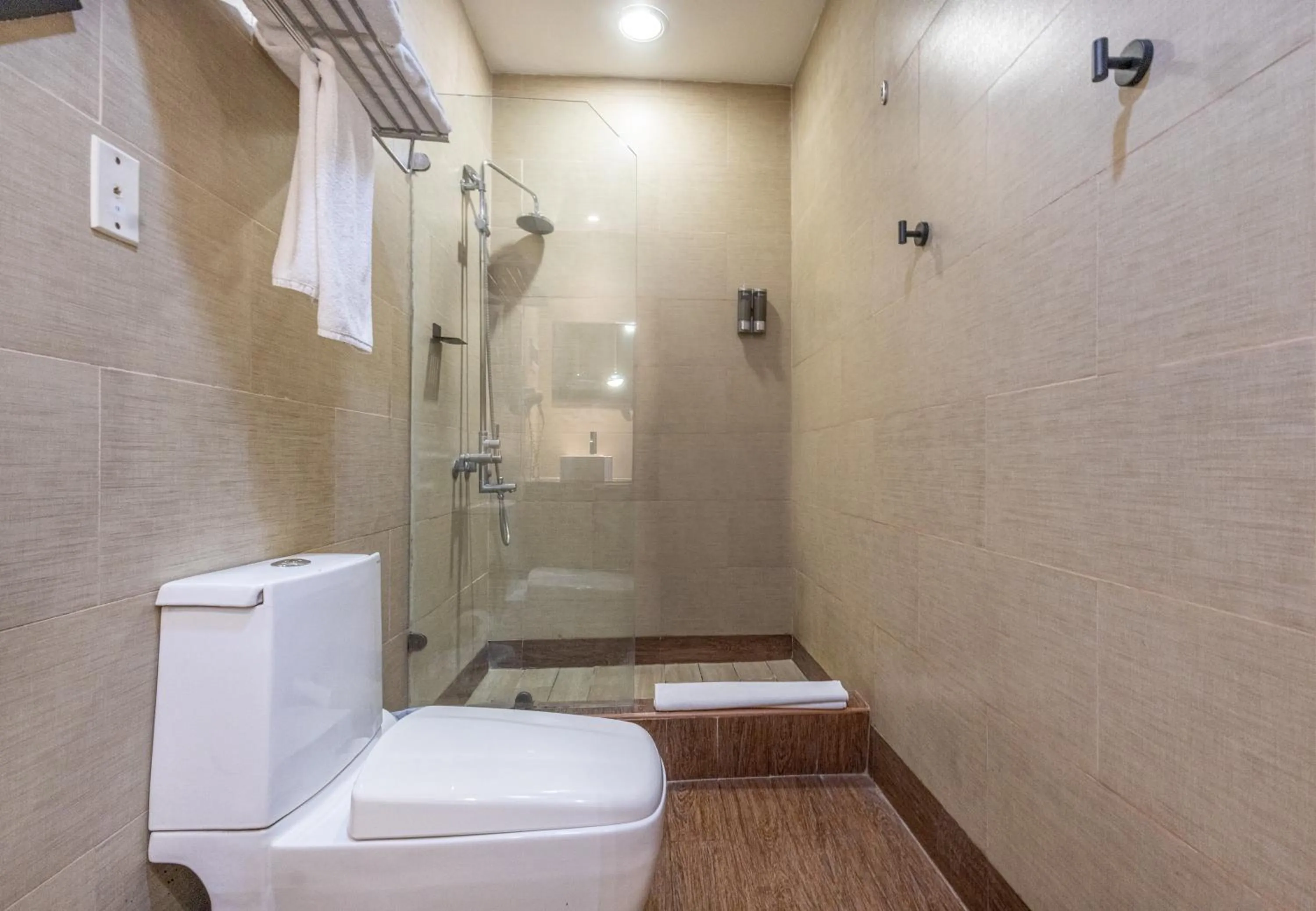 Bathroom in Weston Suites Hotel