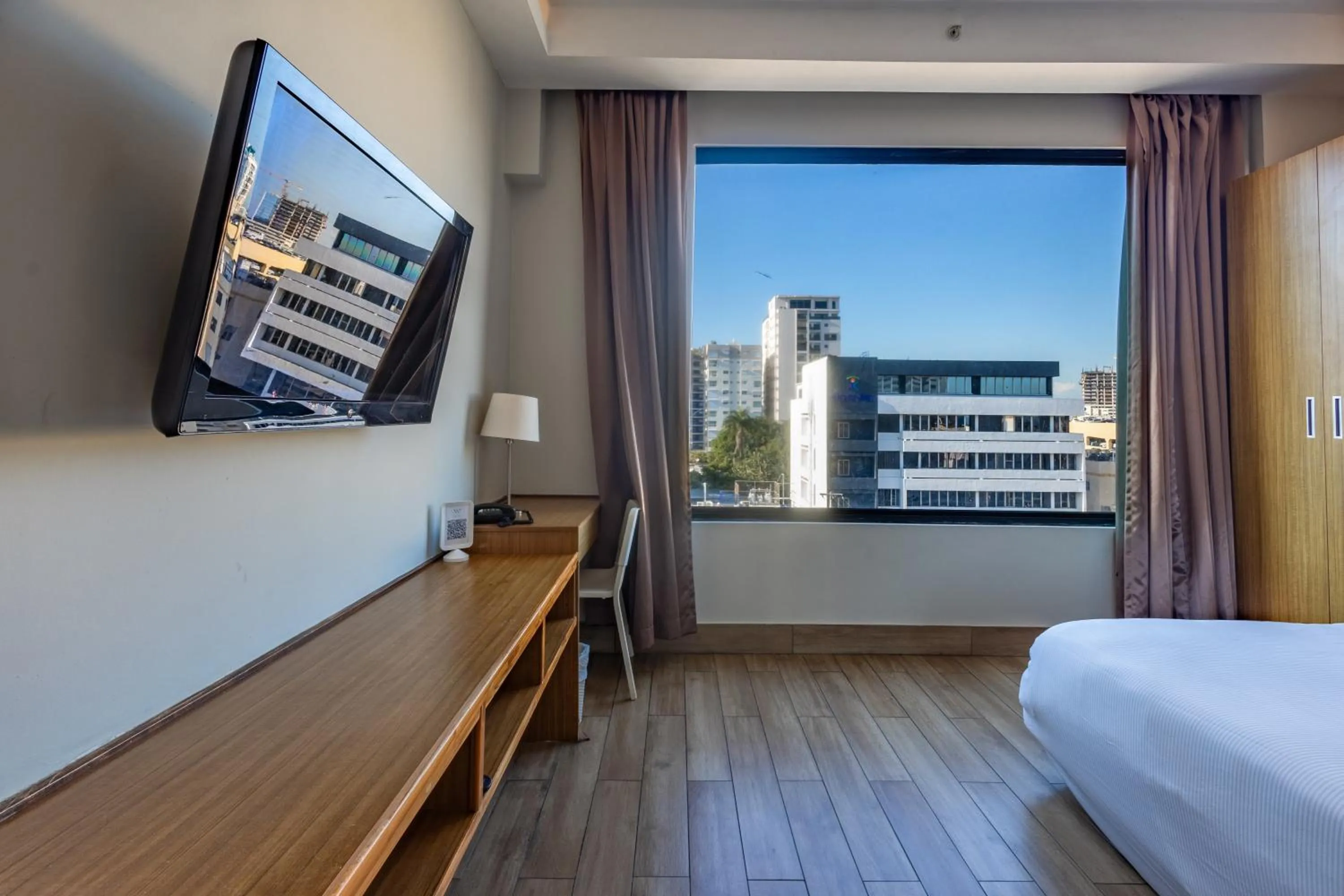 City view, Bed in Weston Suites Hotel