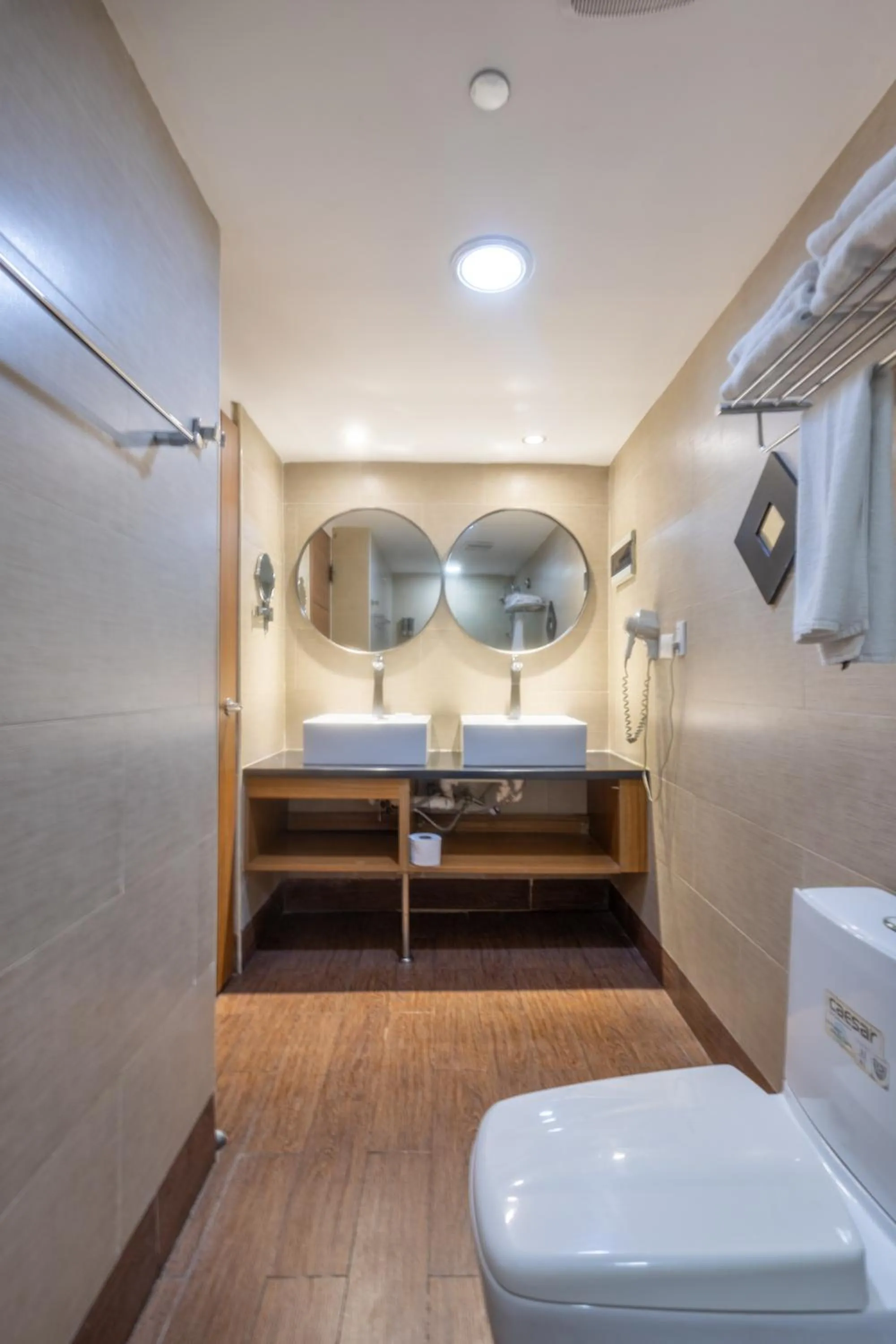 Bathroom in Weston Suites Hotel