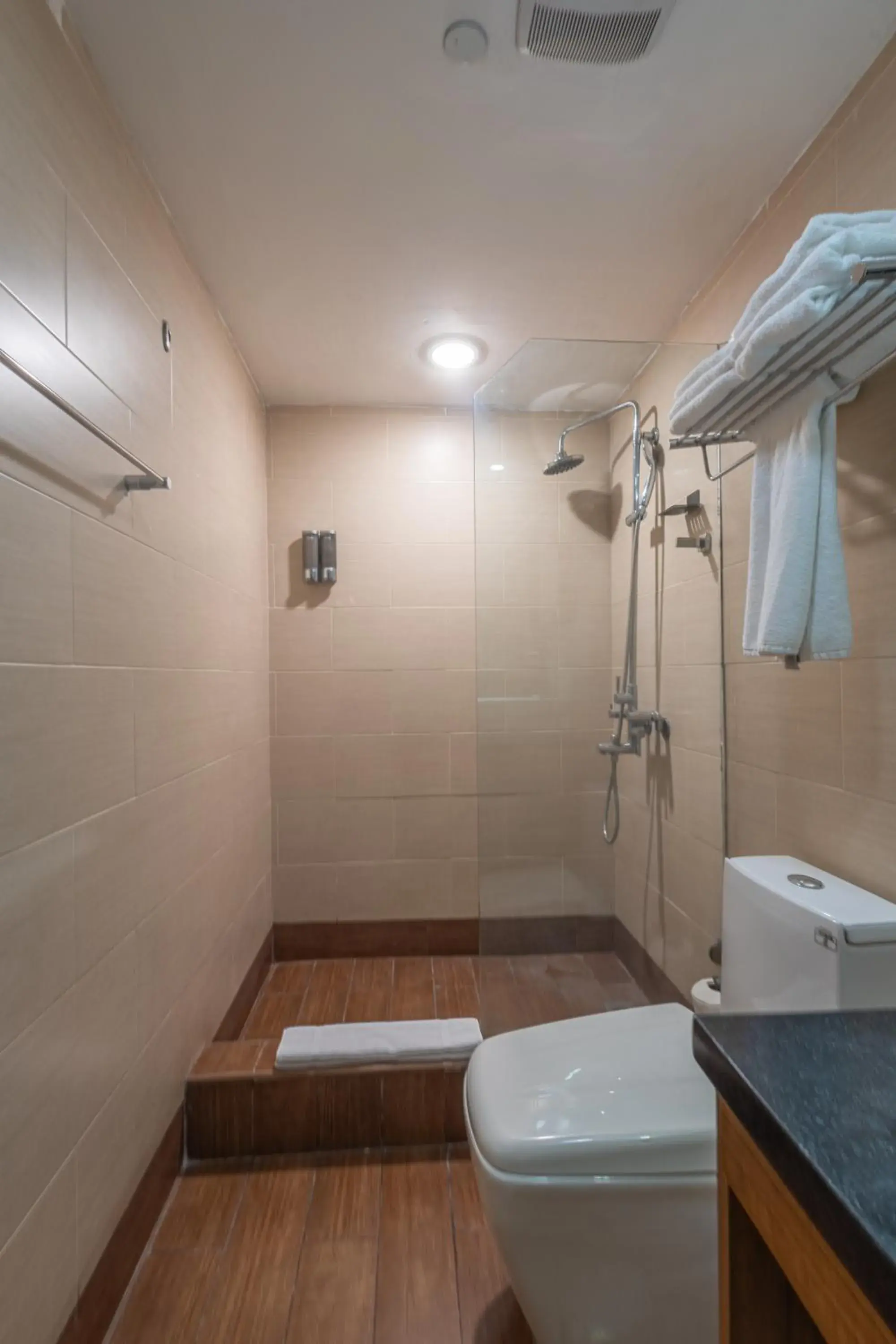 Classic Double Room - Free Wifi in Weston Suites Hotel Classic Double Room - Free Wifi in Weston Suites Hotel