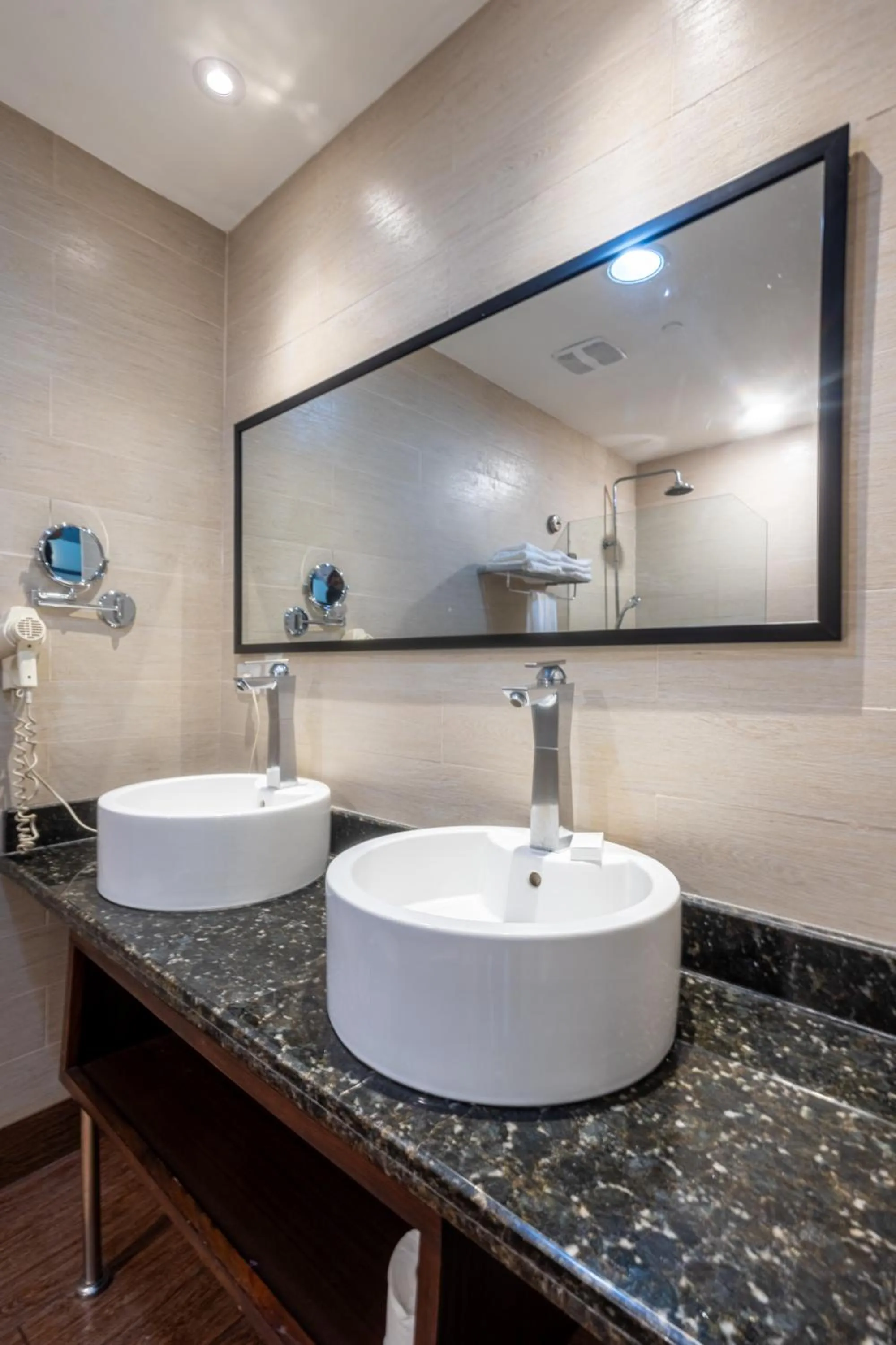 Bathroom in Weston Suites Hotel