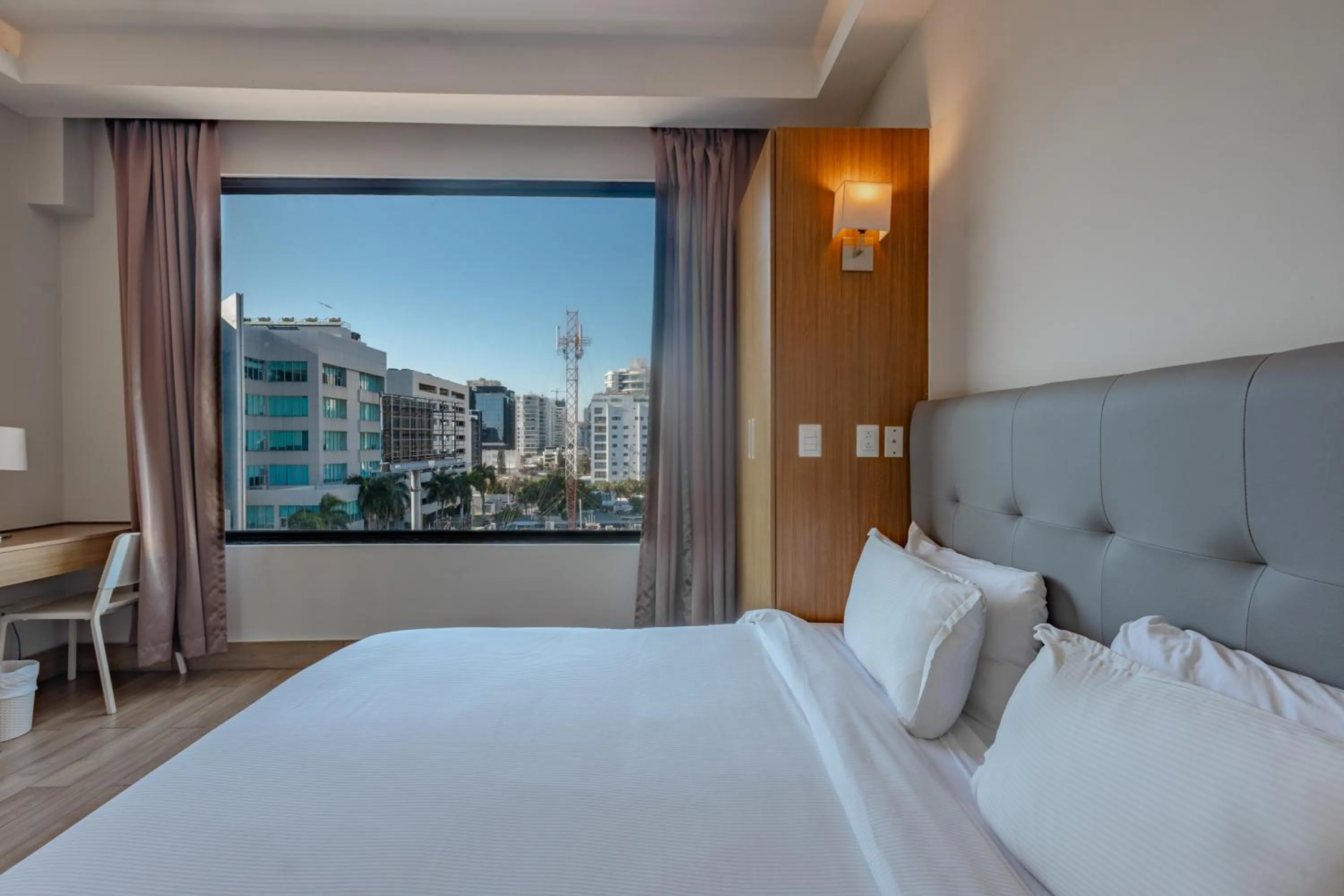 City view, Bed in Weston Suites Hotel