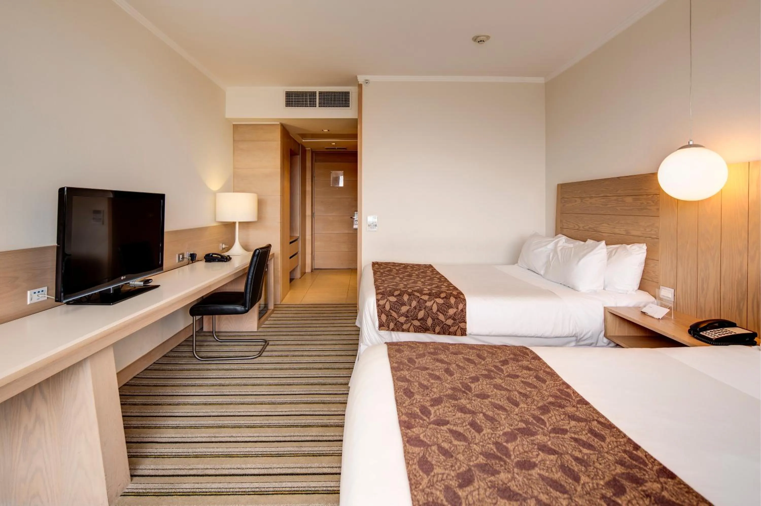 Bedroom, Bed in Wyndham Concepcion Pettra