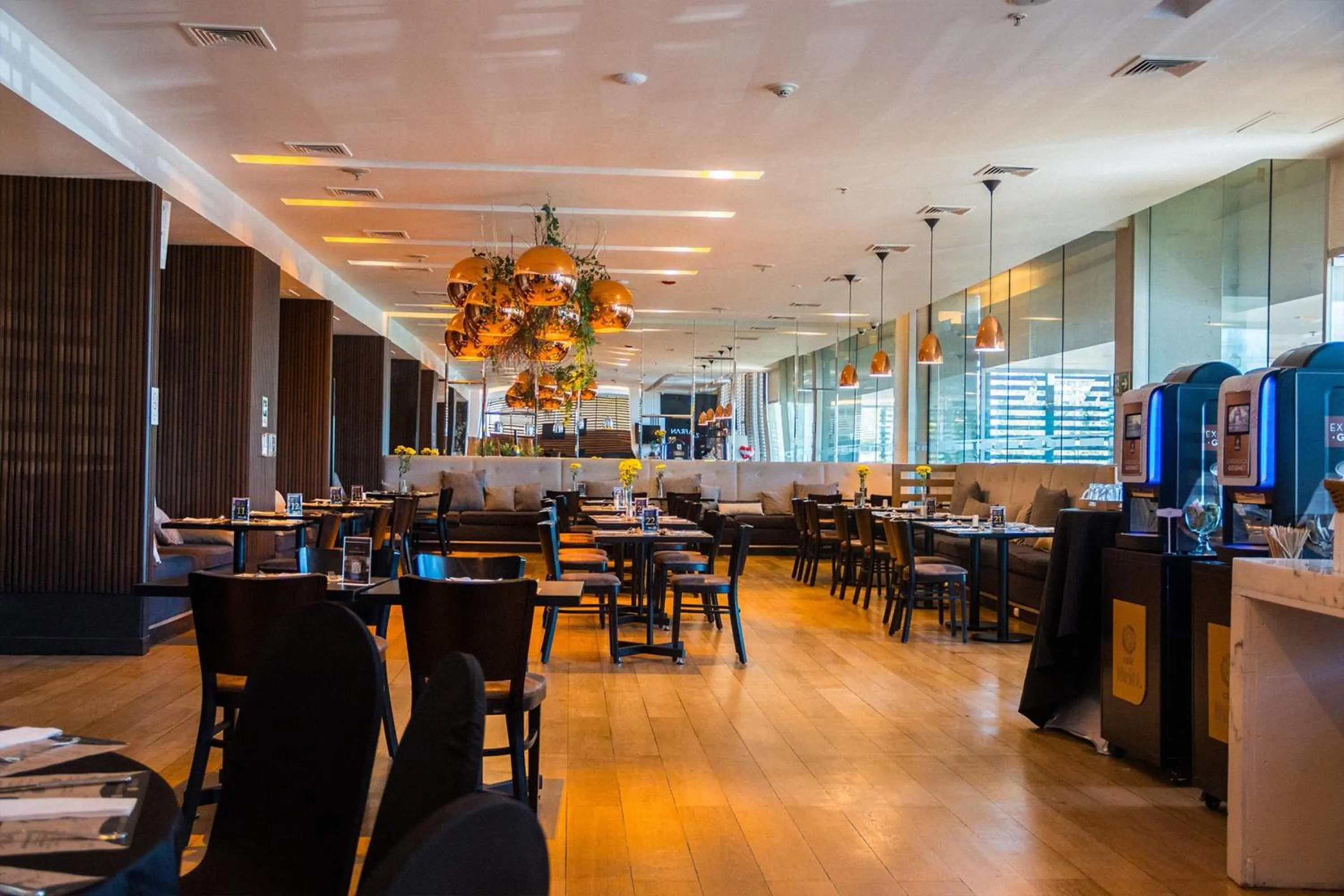 Restaurant/places to eat in Wyndham Concepcion Pettra