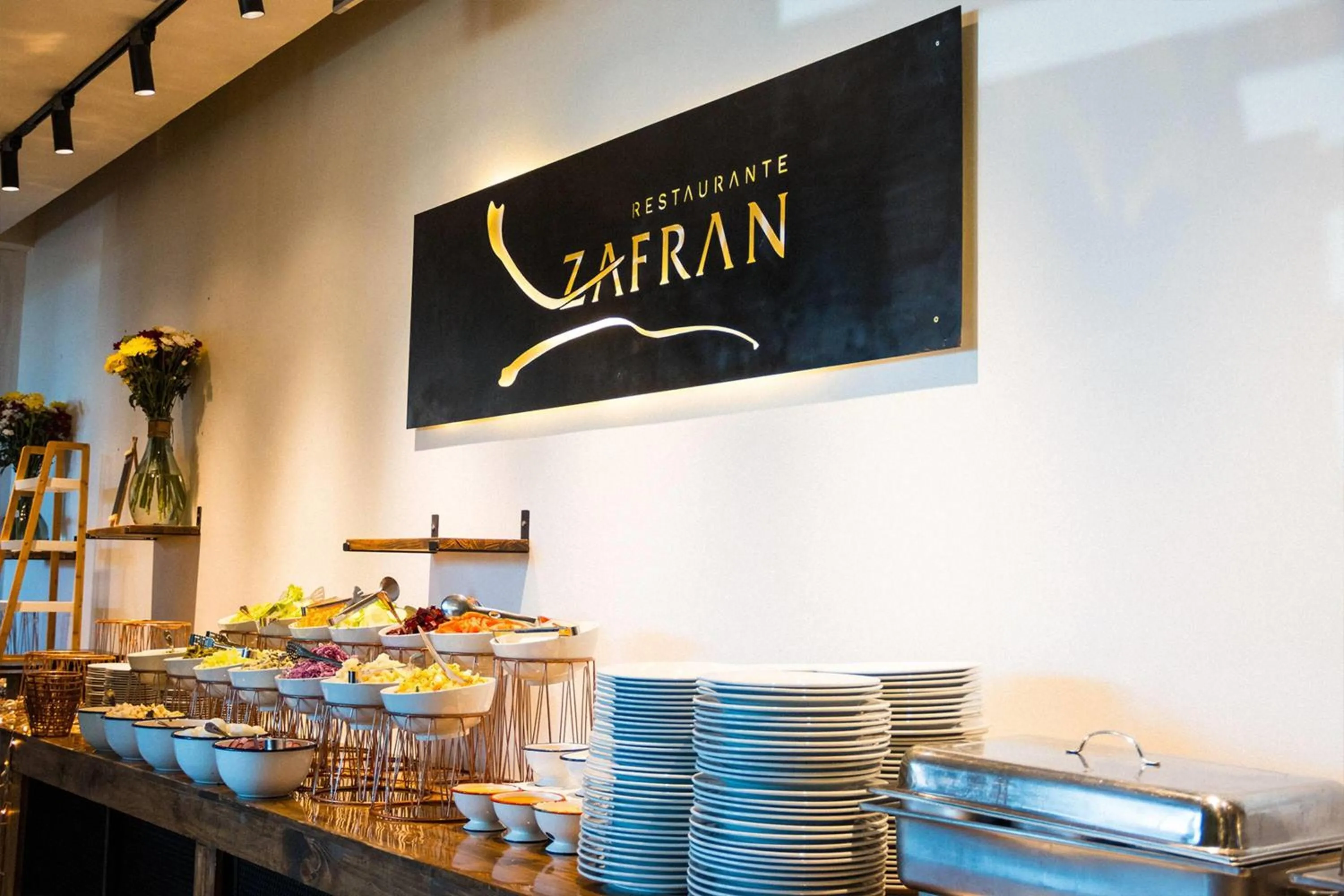 Restaurant/places to eat in Wyndham Concepcion Pettra